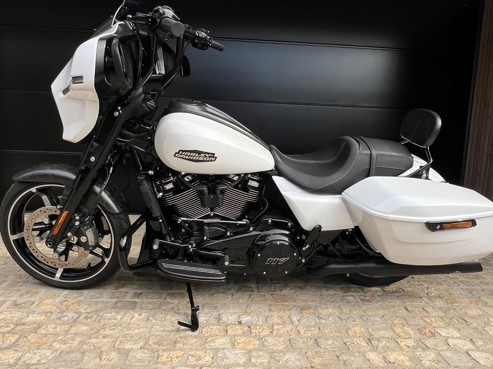 Harley-Davidson Street Glide (2024) - Photo 2