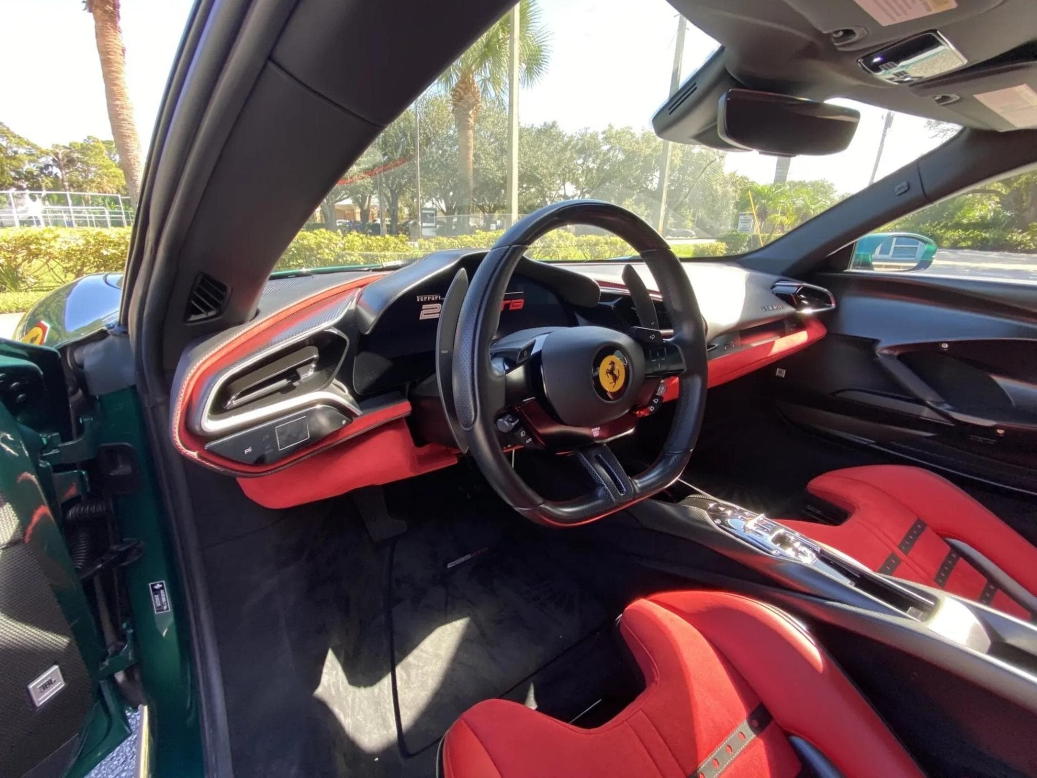 Ferrari 296 GTB (2022) - Photo 3