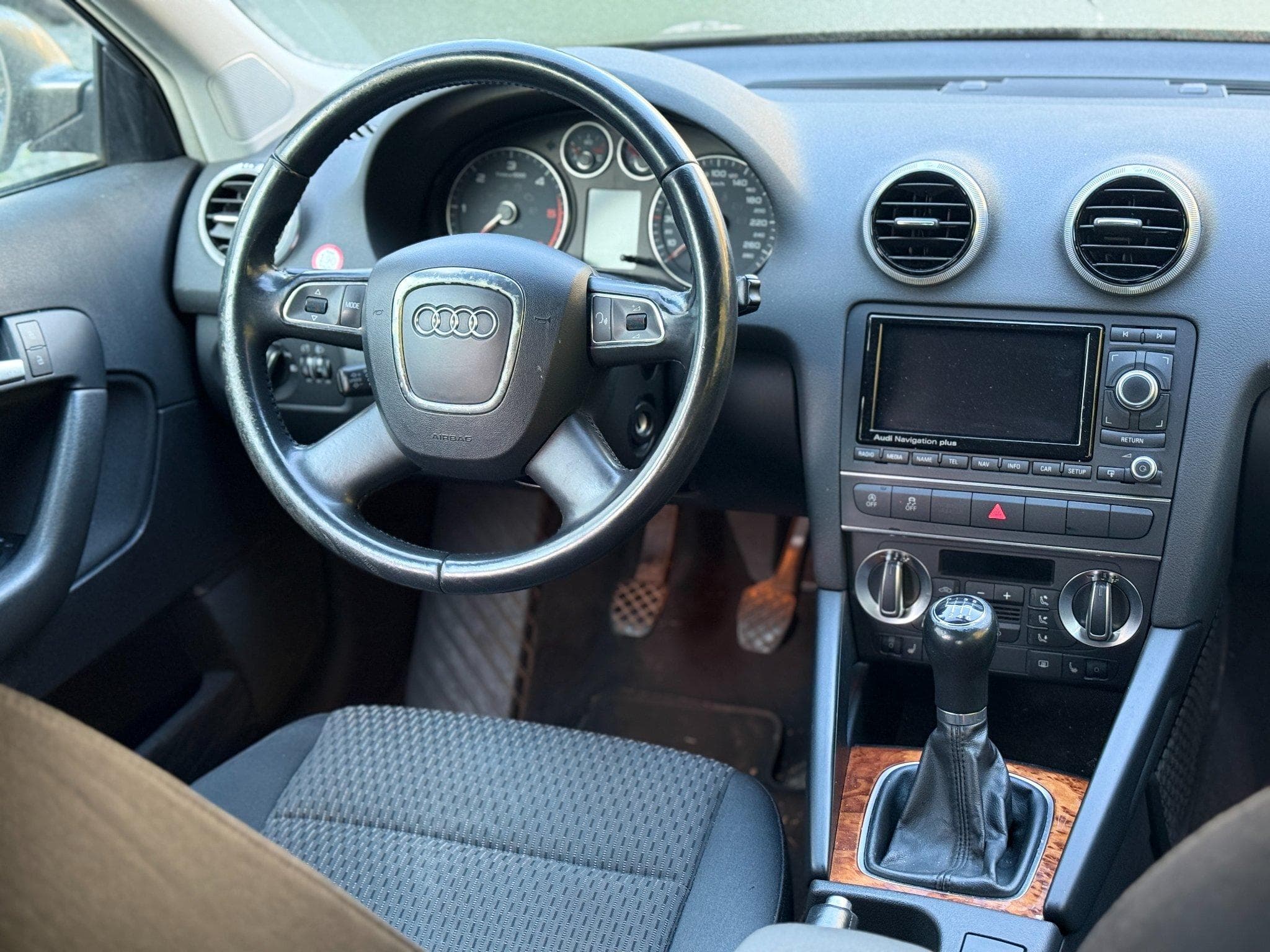 Audi A3 2.0 Tdi Sportback 140 (2011) - Photo 8