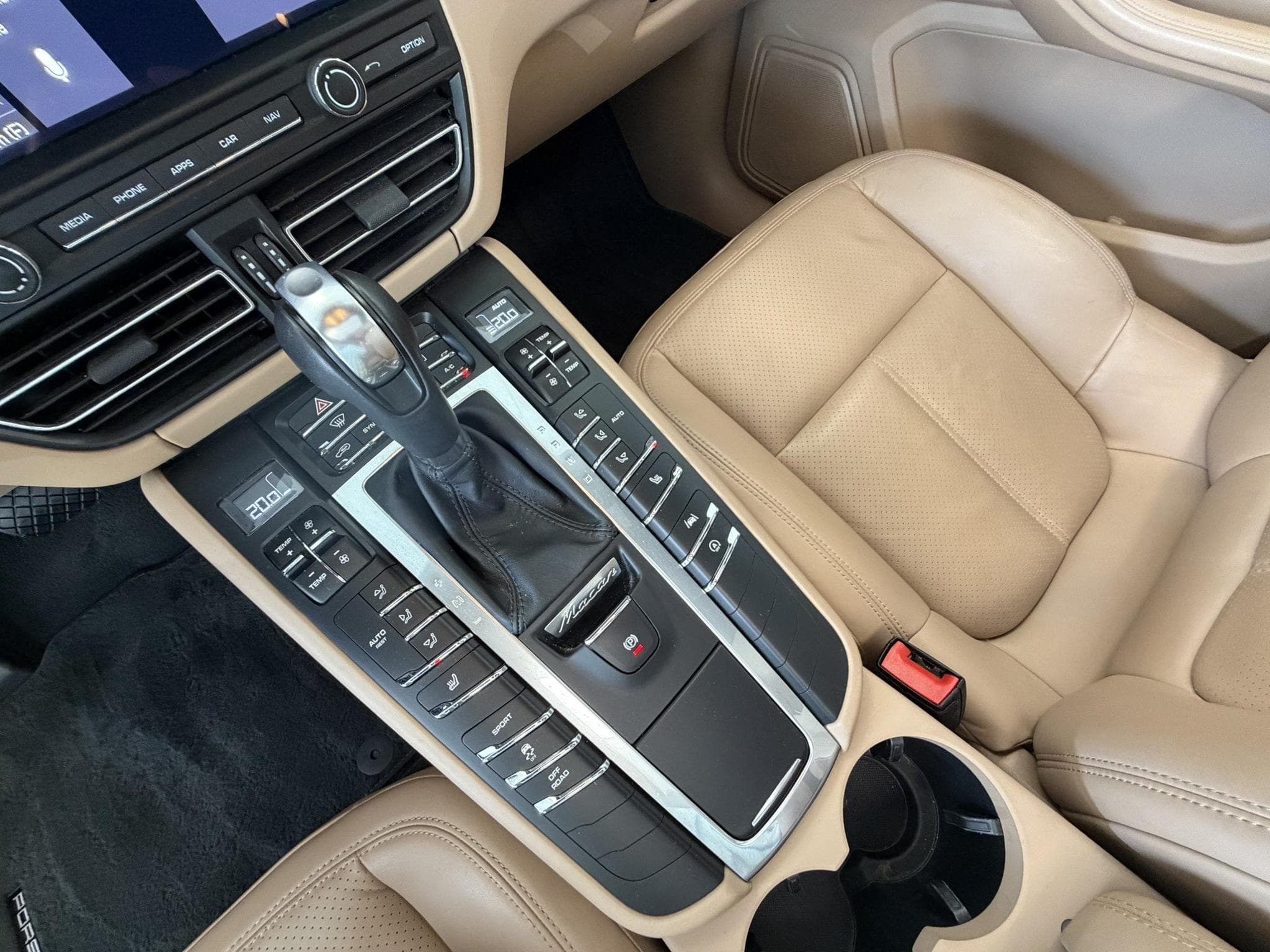 Porsche Macan 3.0L V6 S (2021) - Photo 10