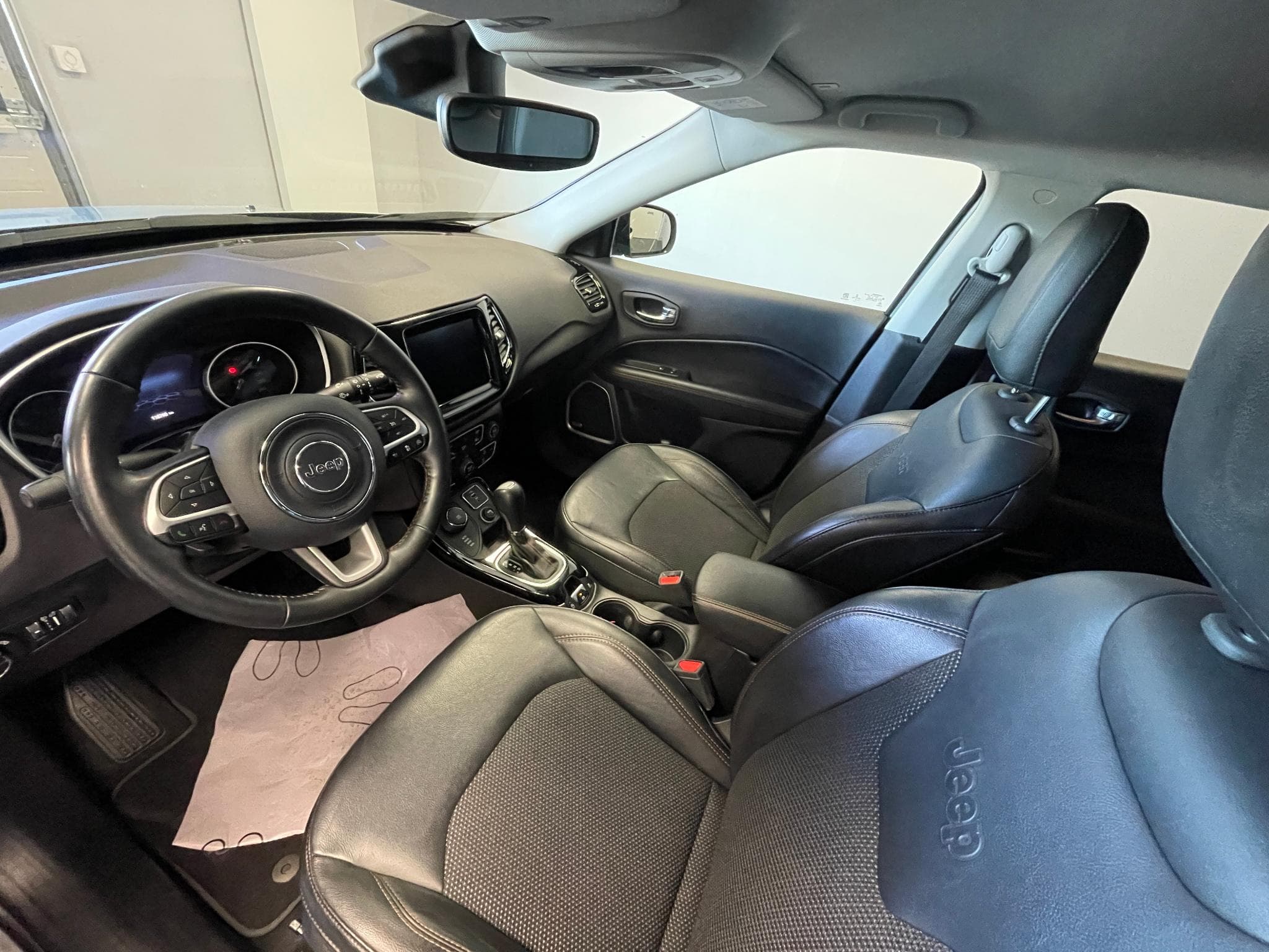 Jeep Compass Limited (2019) - Photo 3