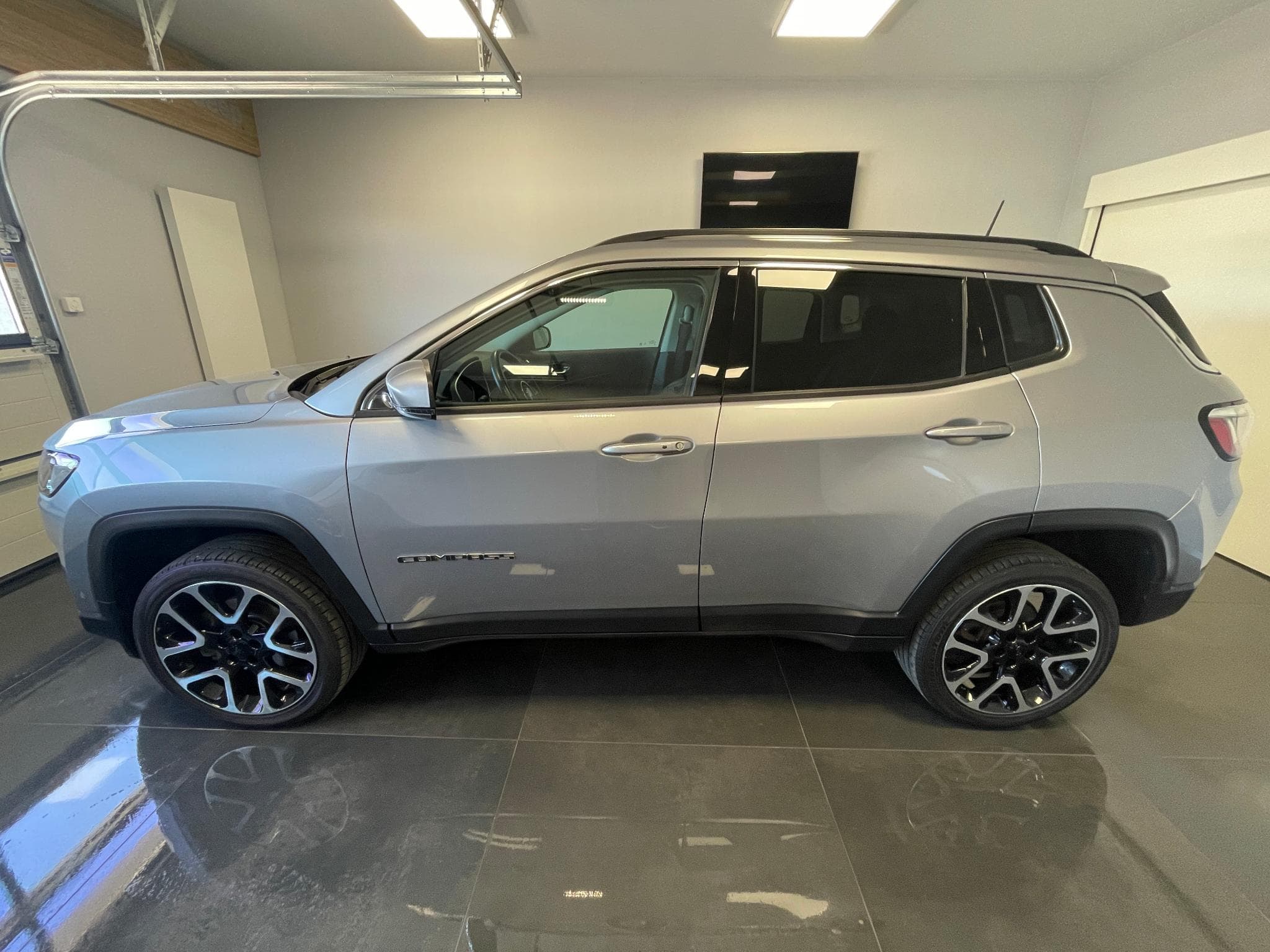 Jeep Compass Limited (2019) - Photo 2