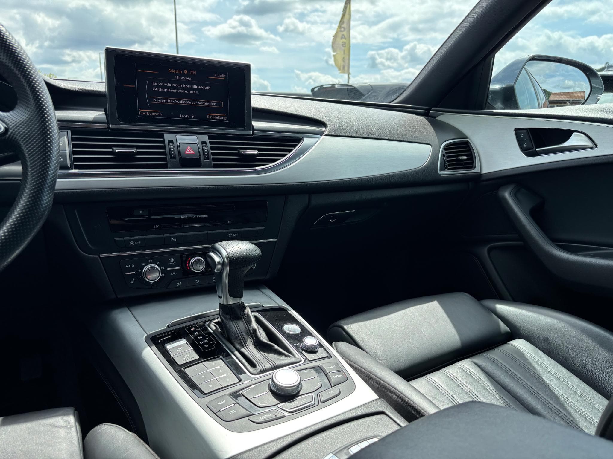 Audi A6 AVANT 2.0 TFSI 180ch S-Line (2013) - Photo 12