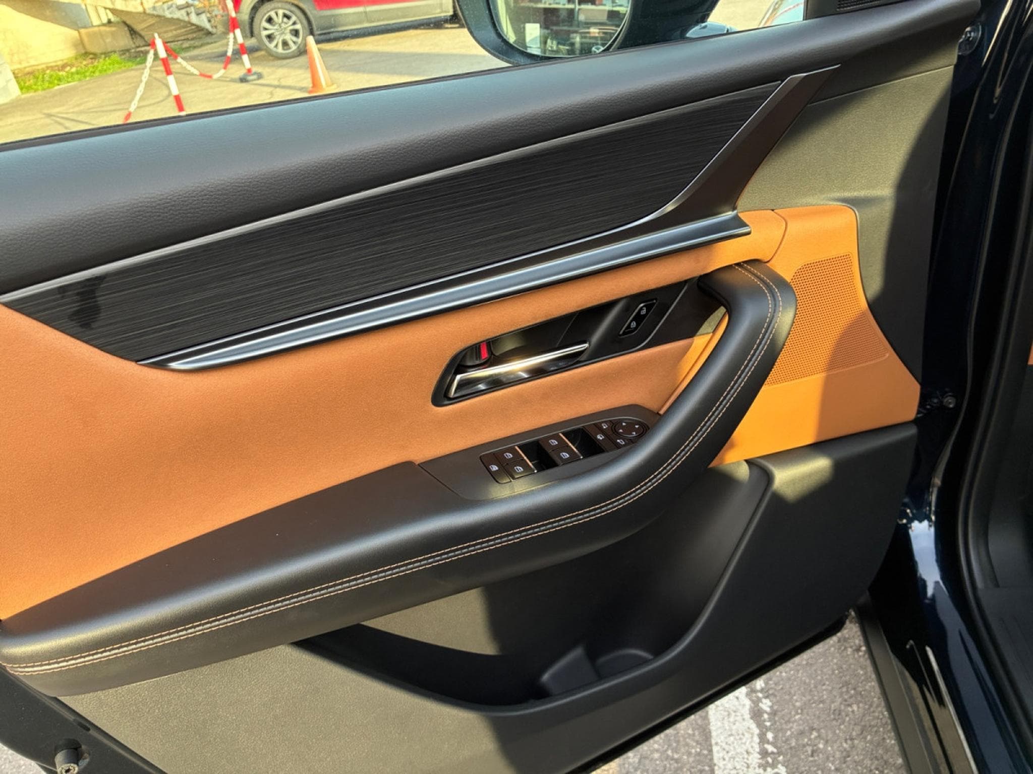 Mazda CX-60 2.5L e-SKYACTIV PHEV 327 hp 8AT AWD HOMURA (2026) - Photo 12