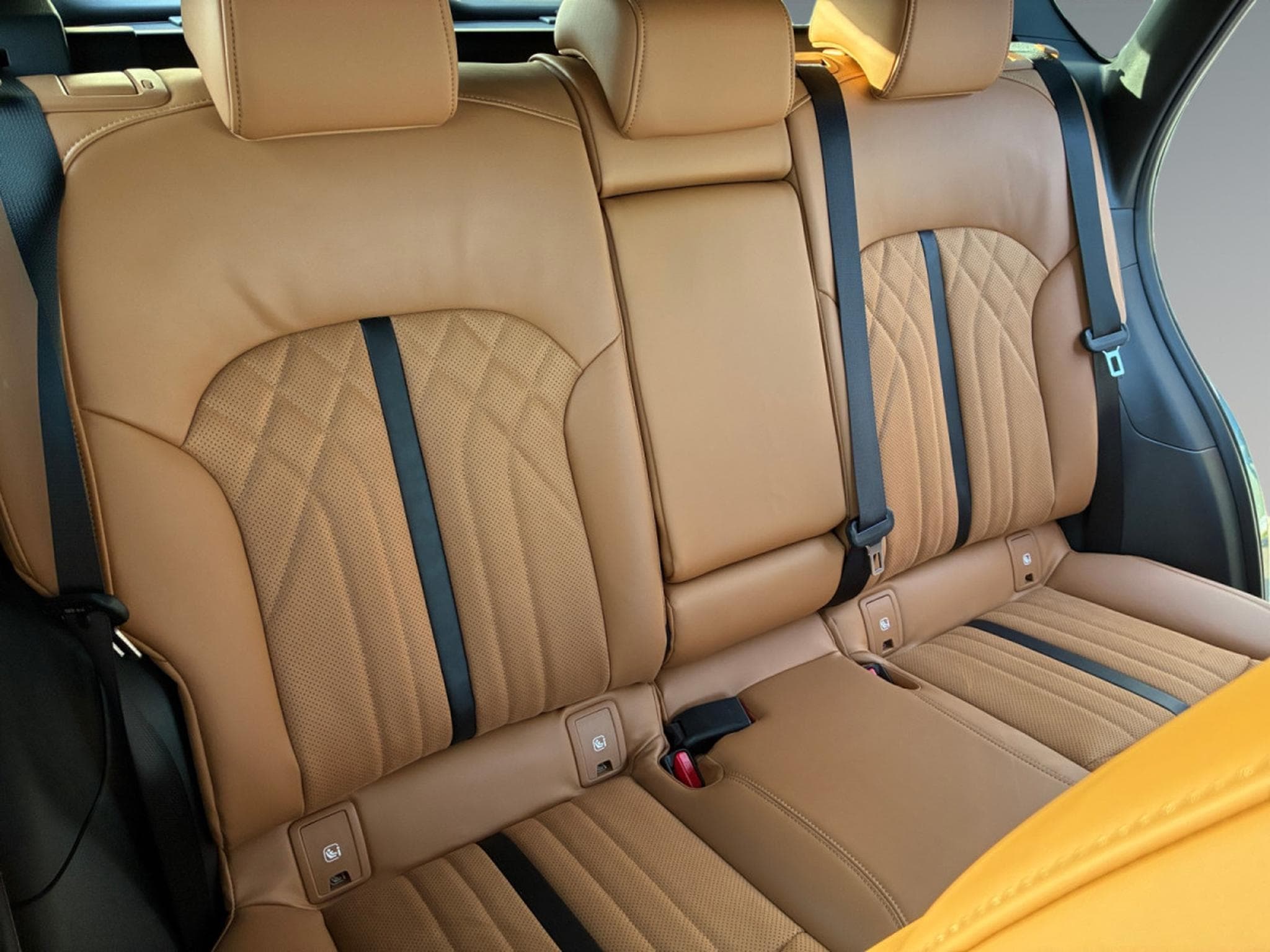 Mazda CX-60 2.5L e-SKYACTIV PHEV 327 hp 8AT AWD HOMURA (2026) - Photo 13