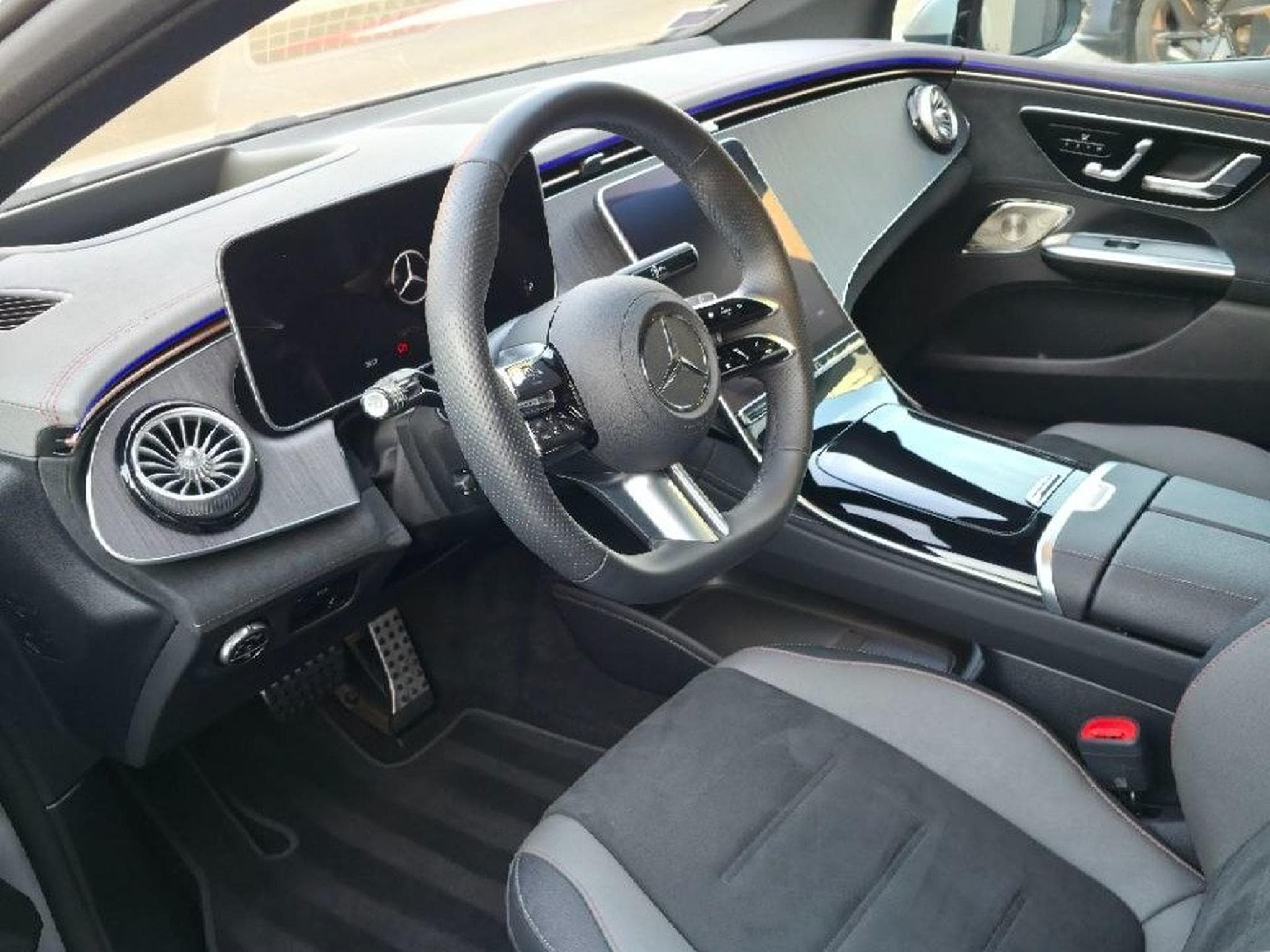 Mercedes EQE 350 4matic amg (2024) - Photo 2