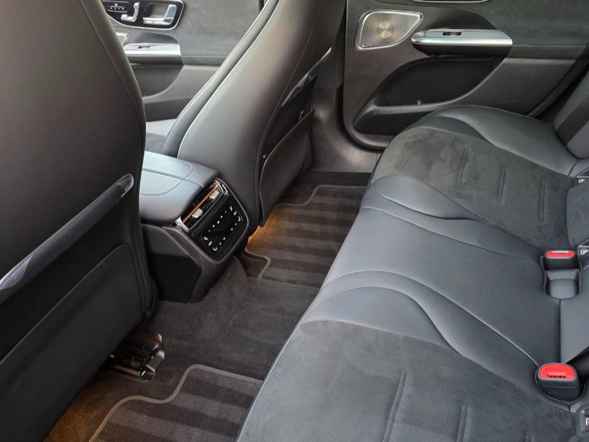 Mercedes EQE 350 4matic amg (2024) - Photo 3