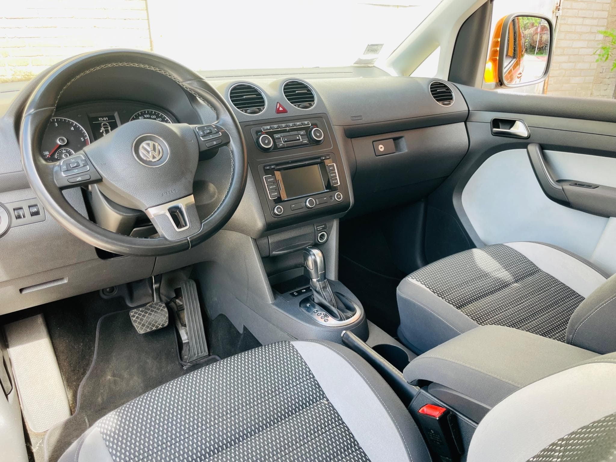 VW Caddy Cross DSG 7 seats (2013) - Foto 11