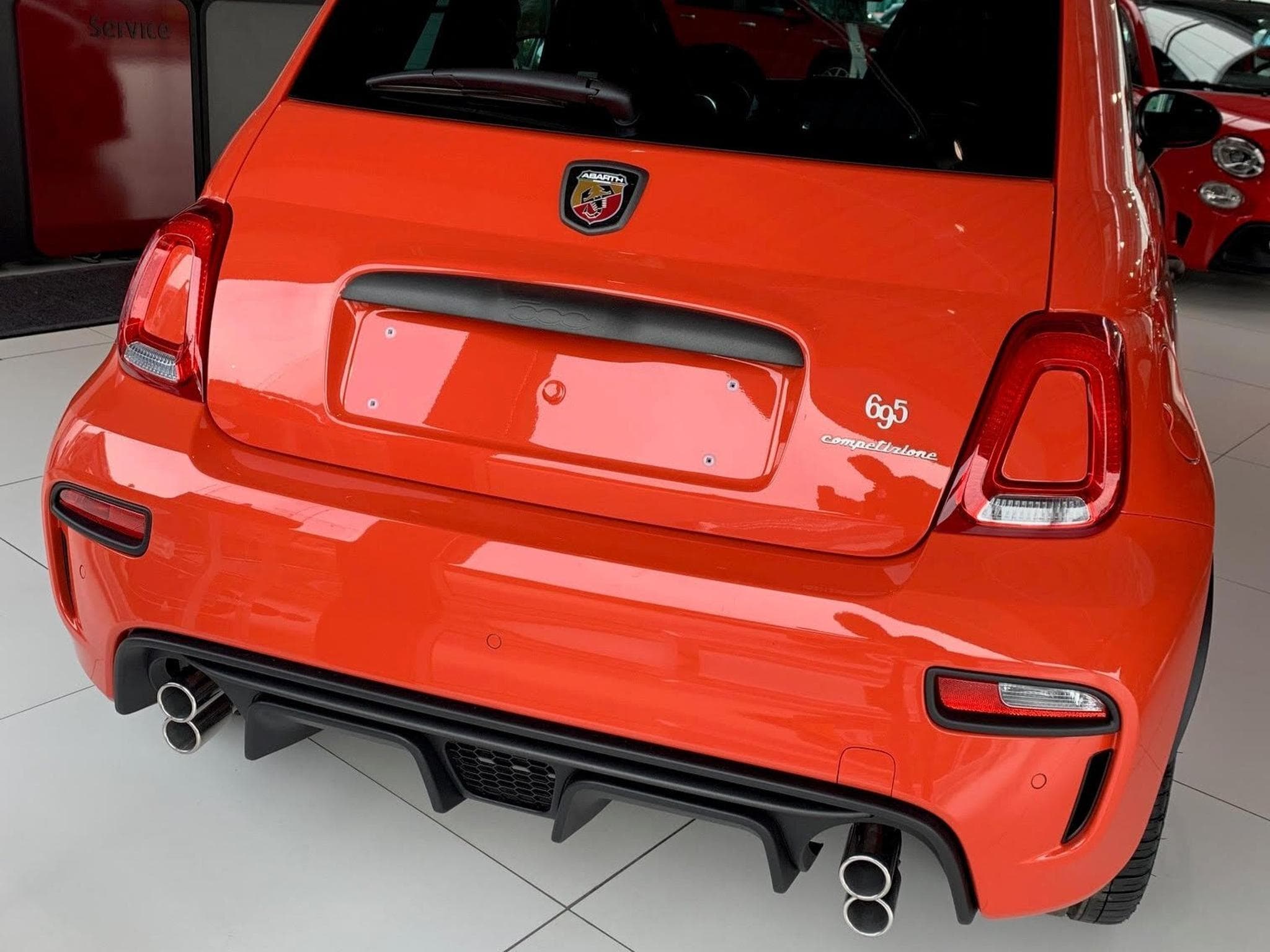 Abarth 695 695 Competizione (2024) - Photo 4