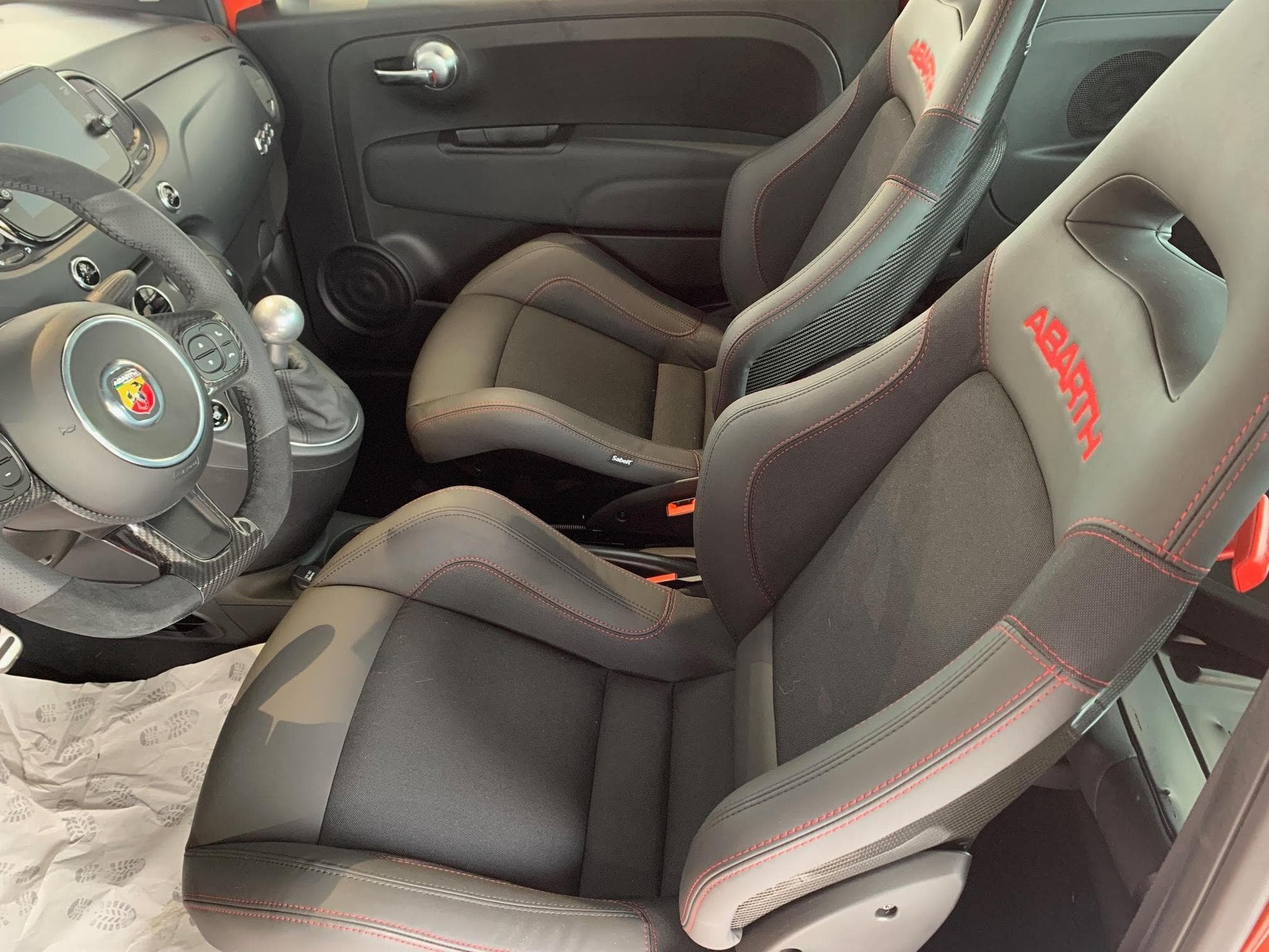 Abarth 695 695 Competizione (2024) - Photo 6
