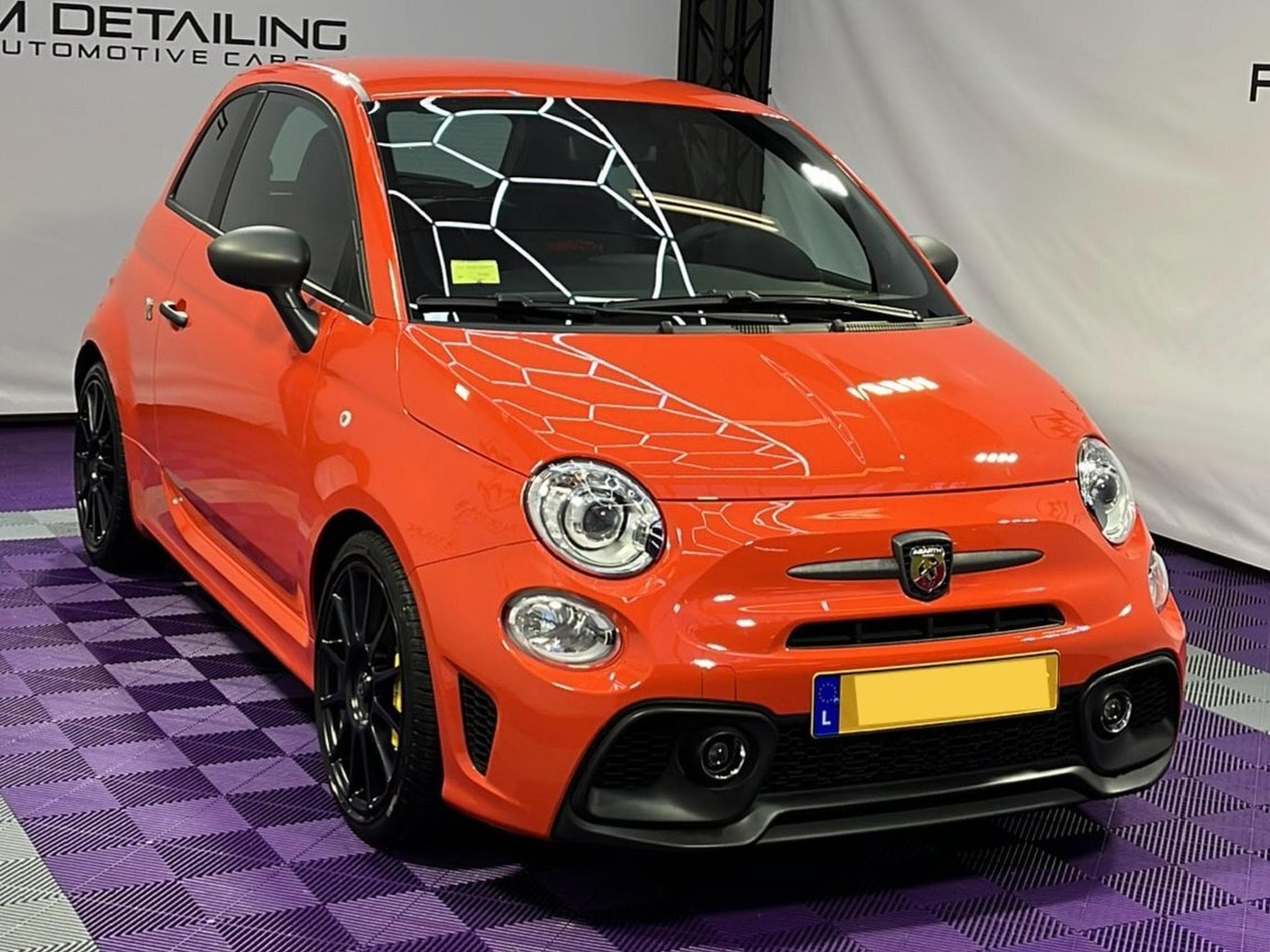 Abarth 695 695 Competizione (2024) - Photo 1
