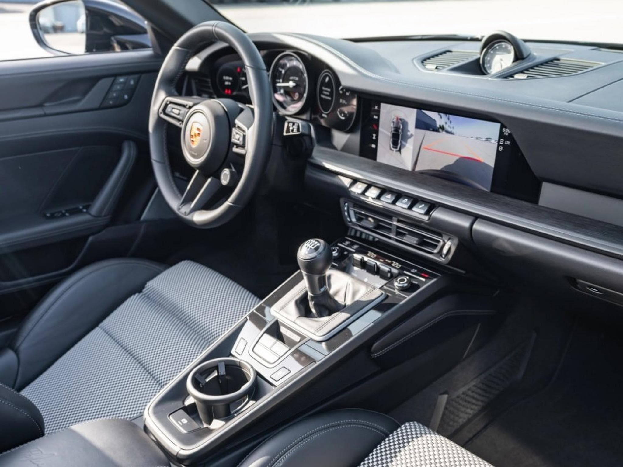Porsche 911 Targa 4 GTS (2022) - Photo 3