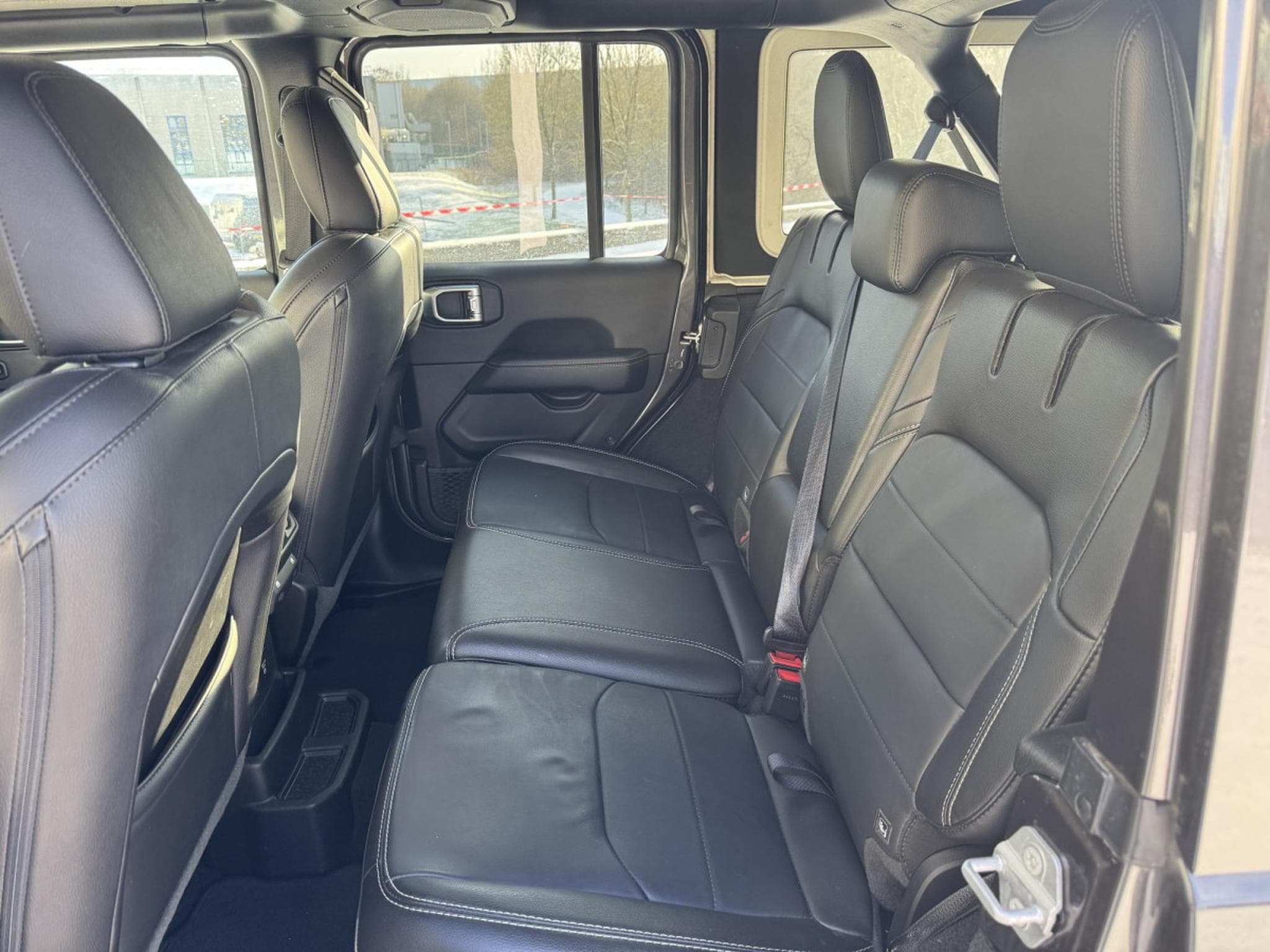 Jeep Wrangler 2.0 PHEV Unlimited Overland 4Xe (2022) - Photo 11