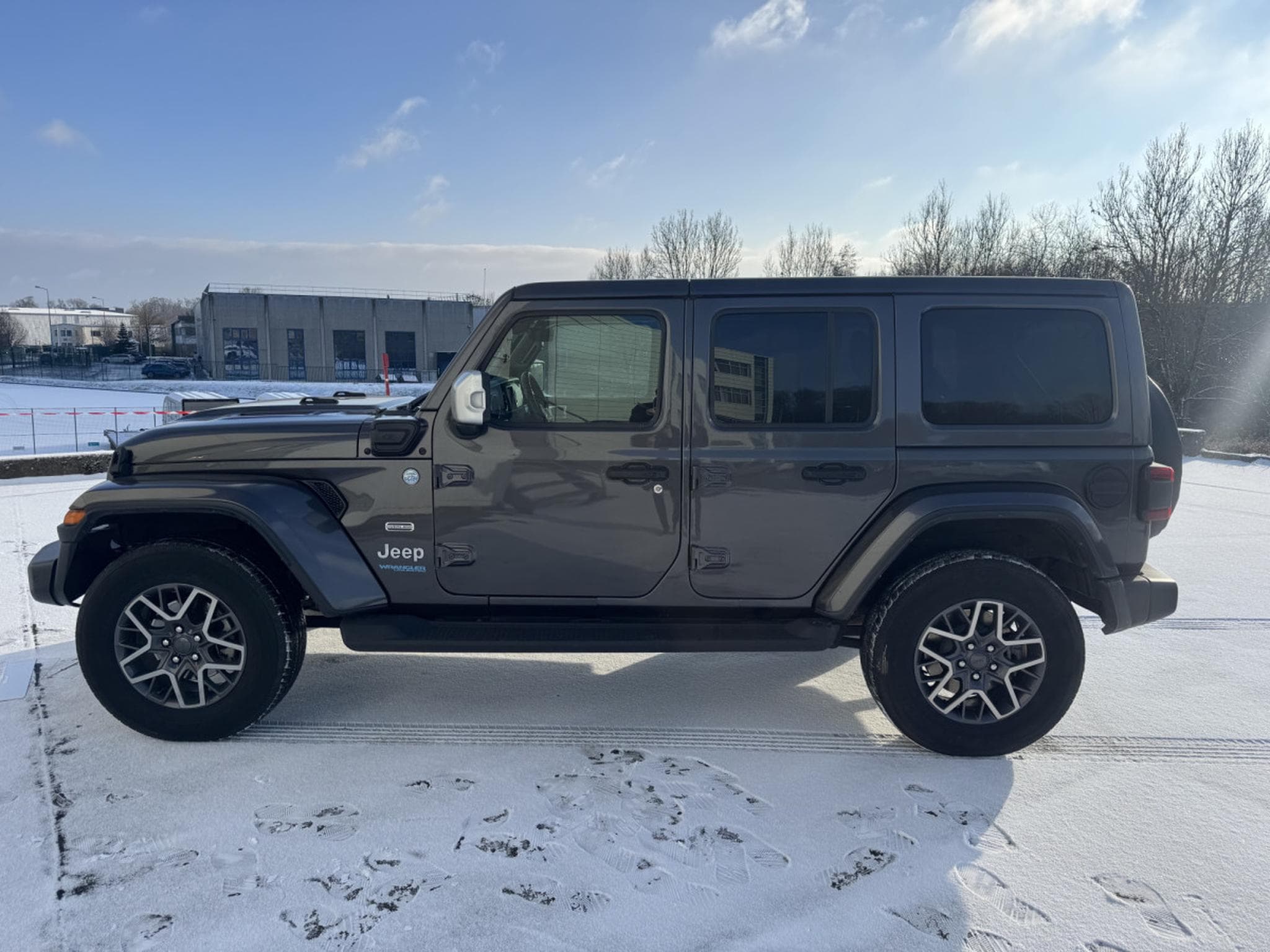 Jeep Wrangler 2.0 PHEV Unlimited Overland 4Xe (2022) - Photo 4