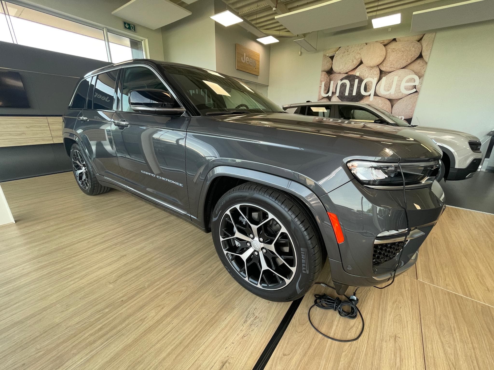 Jeep Grand Cherokee Summit (2025) - Photo 4