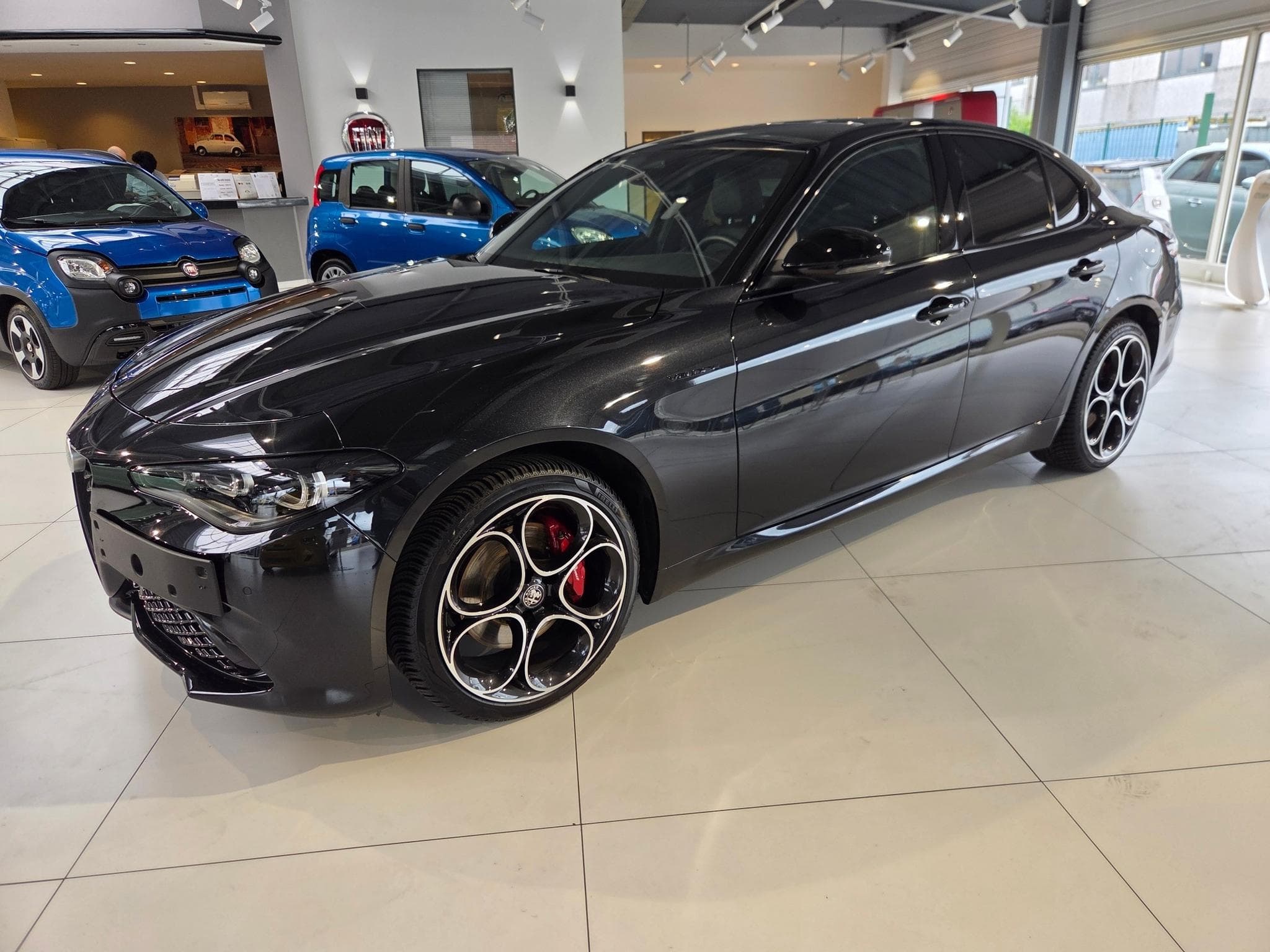 Alfa-Romeo Giulia VELOCE 2.0 TURBO 16 V  280 CV Q4 (2024) - Photo 1