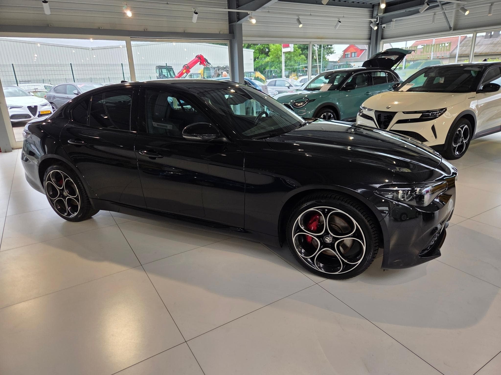 Alfa-Romeo Giulia VELOCE 2.0 TURBO 16 V  280 CV Q4 (2024) - Photo 2
