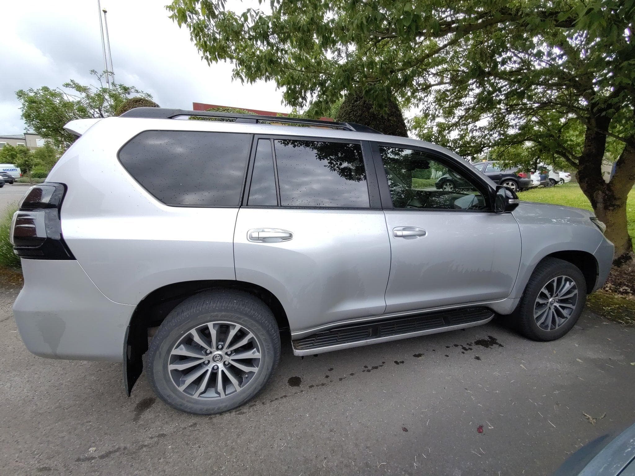 Toyota Land Cruiser Black Premium (2022) - Photo 2