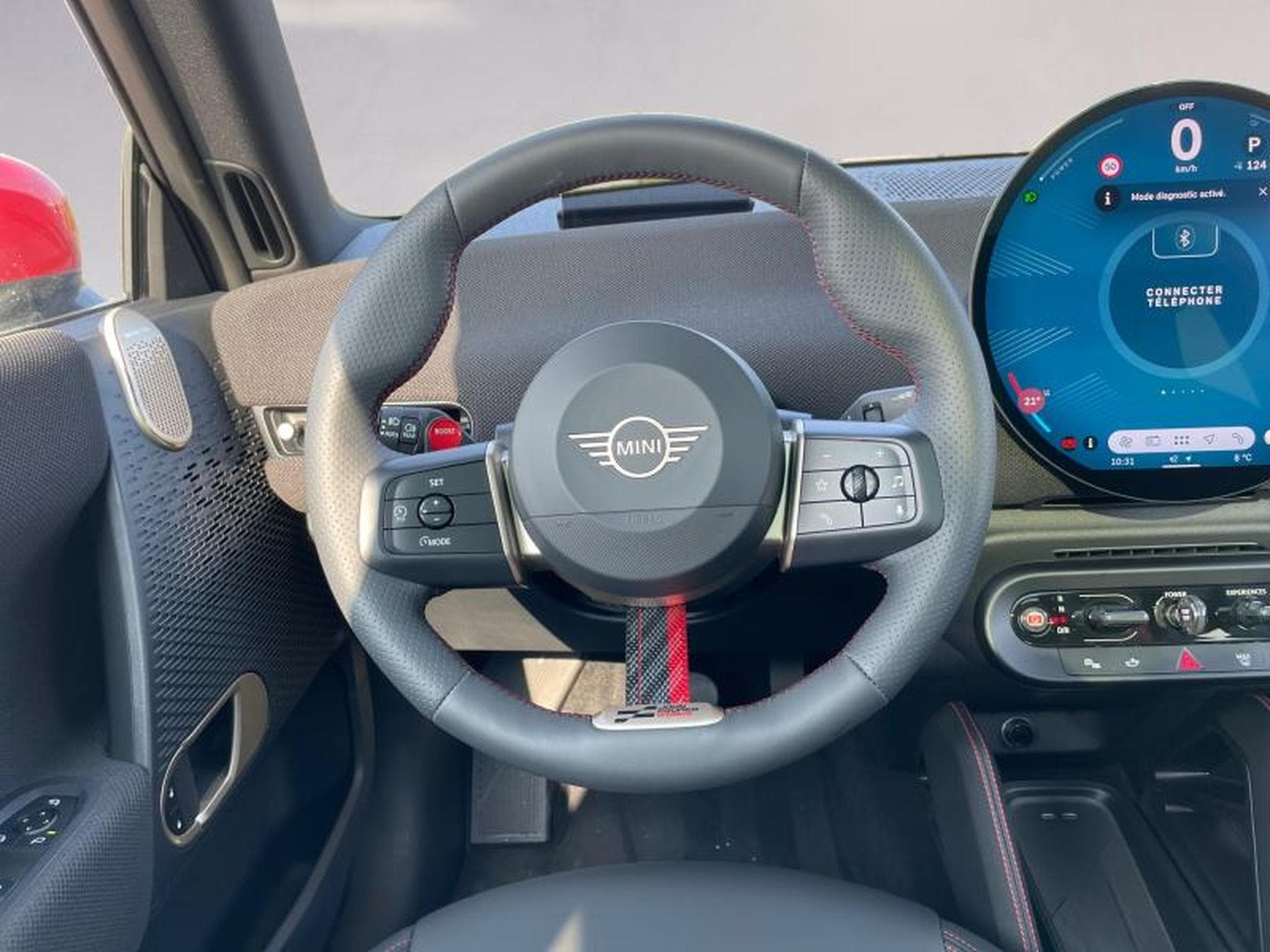 MINI Cooper Cooper John Cooper Works E (2025) - Photo 15