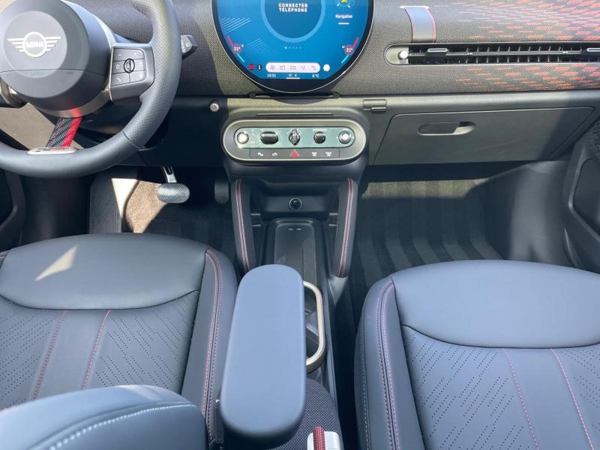 MINI Cooper Cooper John Cooper Works E (2025) - Photo 6