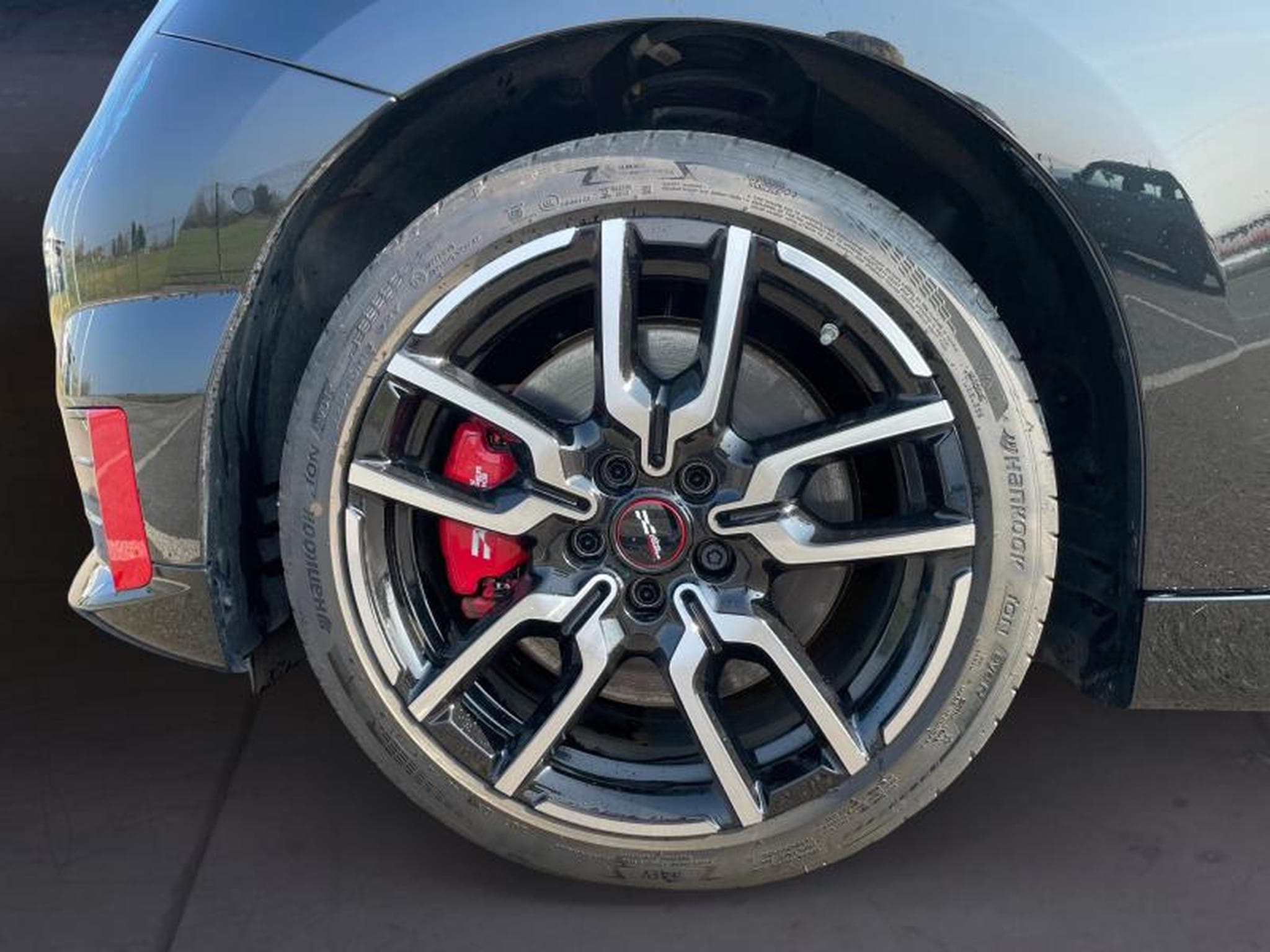 MINI Cooper Cooper John Cooper Works E (2025) - Photo 8