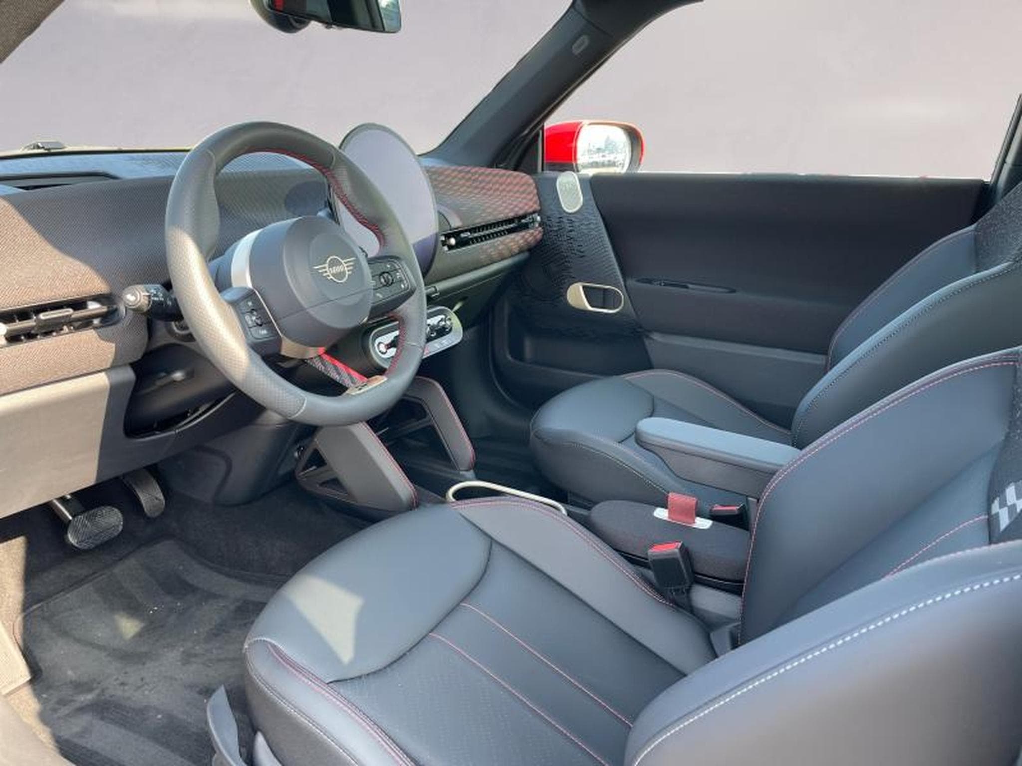 MINI Cooper Cooper John Cooper Works E (2025) - Photo 9