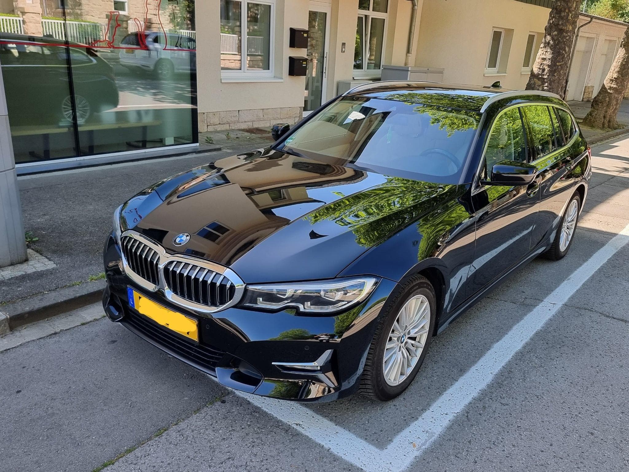 BMW 320 Luxury line (2019) - Photo 1