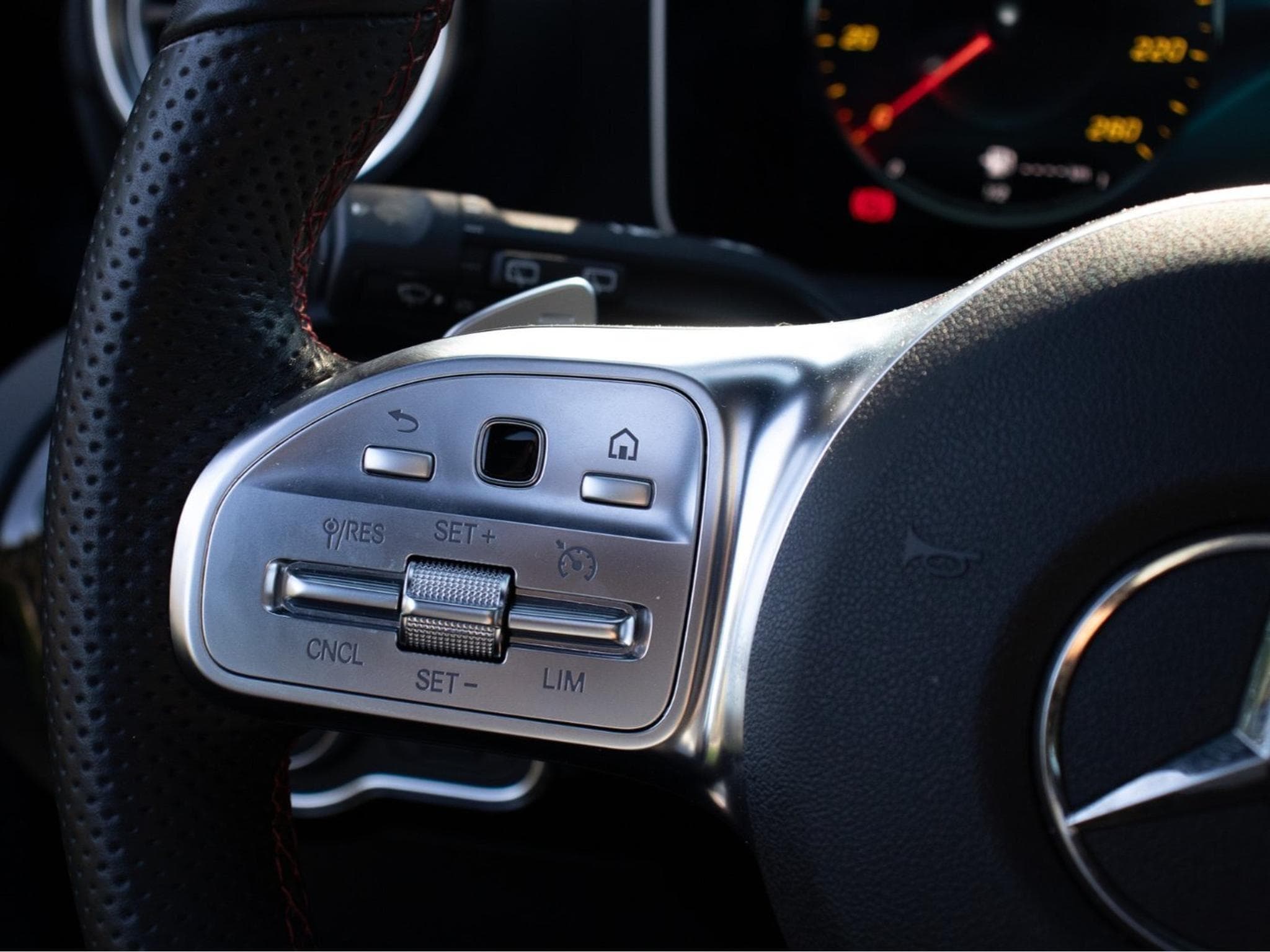 Mercedes A 250 e AMG Line 8G-DCT (2020) - Photo 7