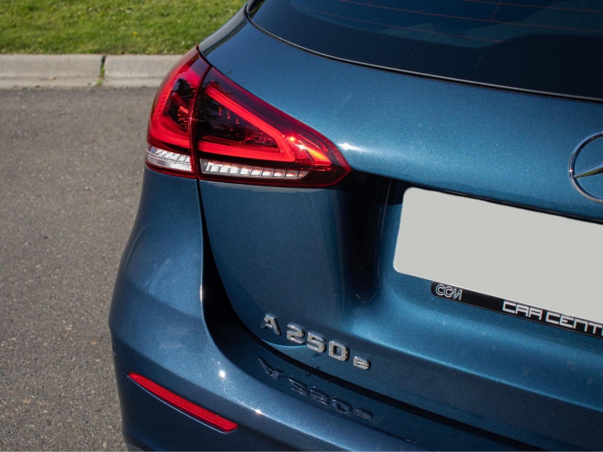 Mercedes A 250 e AMG Line 8G-DCT (2020) - Photo 9