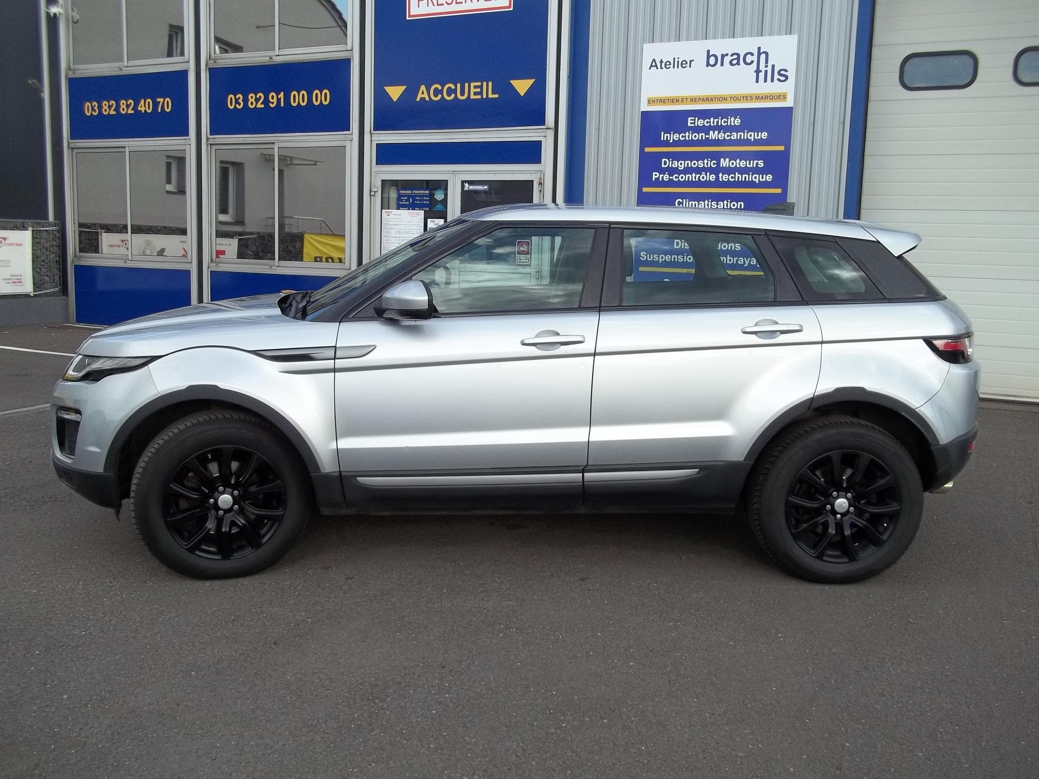 Land-Rover Range Rover Evoque 2.0 TD 150 SE 4x4 (2019) - Photo 2