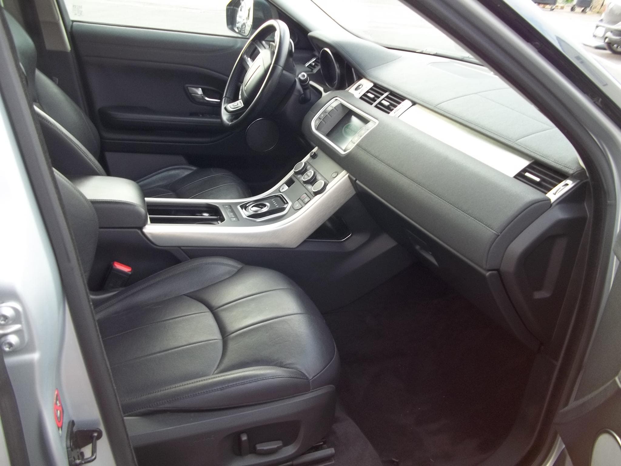 Land-Rover Range Rover Evoque 2.0 TD 150 SE 4x4 (2019) - Photo 6