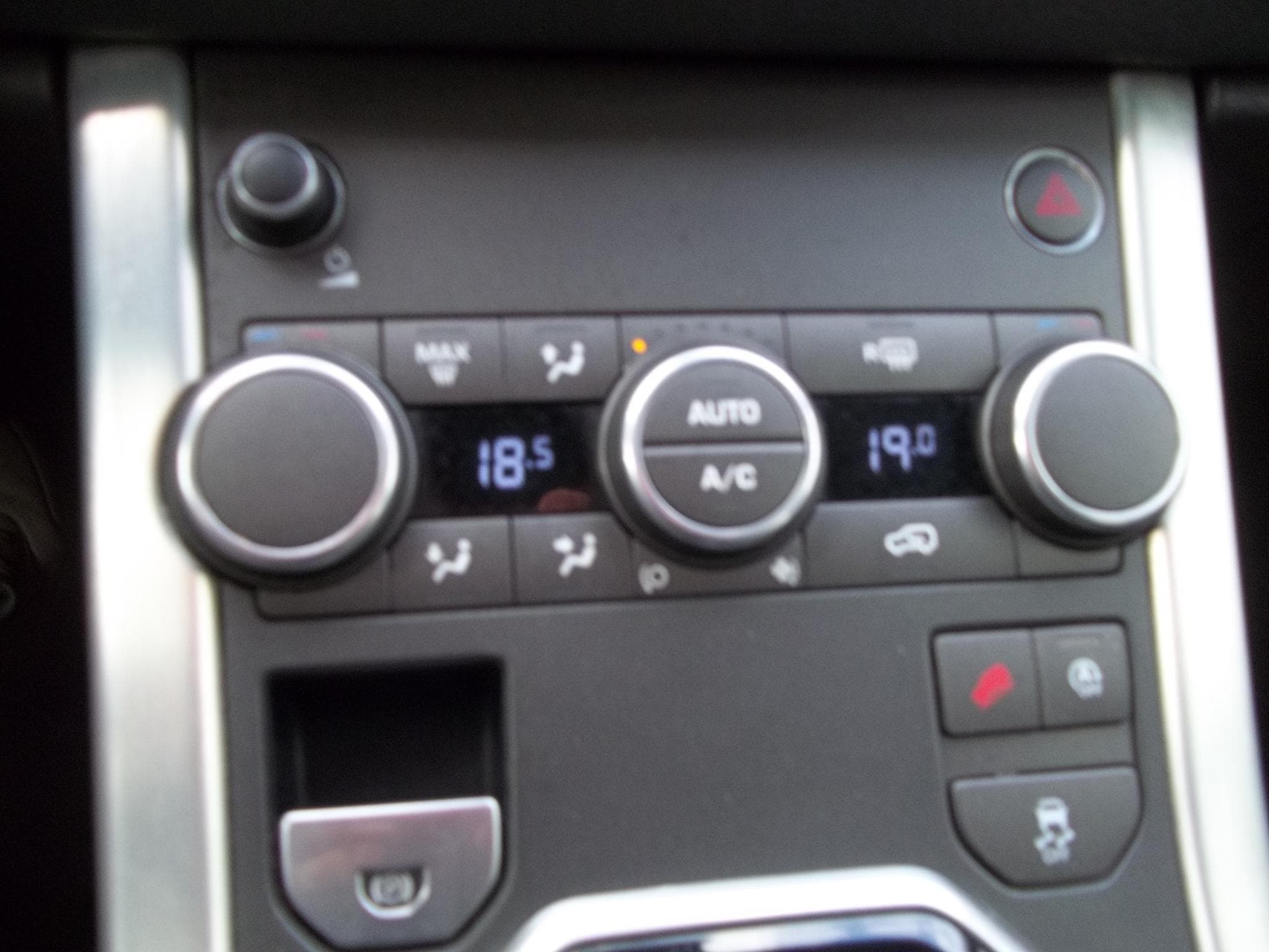 Land-Rover Range Rover Evoque 2.0 TD 150 SE 4x4 (2019) - Photo 19