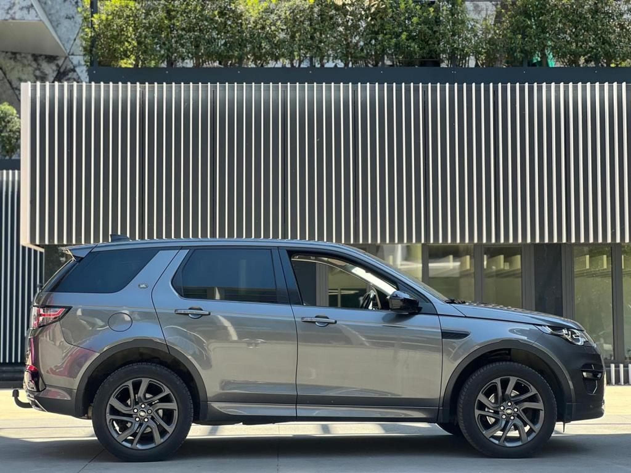 Land-Rover Discovery Sport 4X4 / 7 PLACES / AUTOMATIQUE / DIESEL / ATTACHE REMORQUE / (2017) - Photo 7