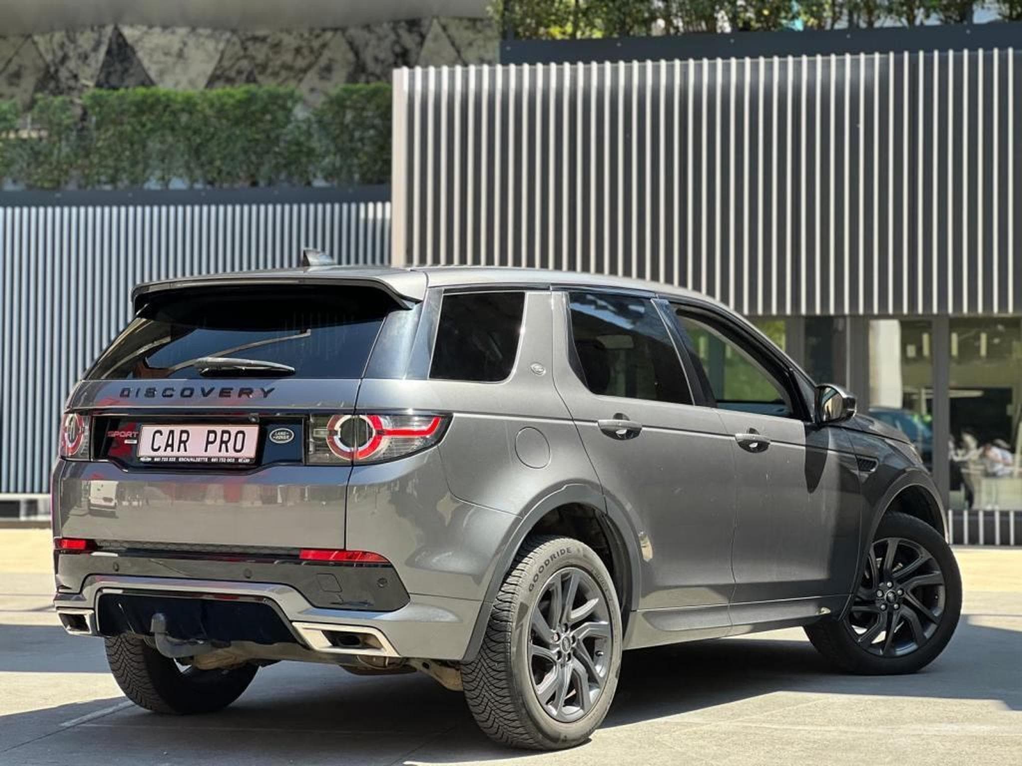 Land-Rover Discovery Sport 4X4 / 7 PLACES / AUTOMATIQUE / DIESEL / ATTACHE REMORQUE / (2017) - Photo 3