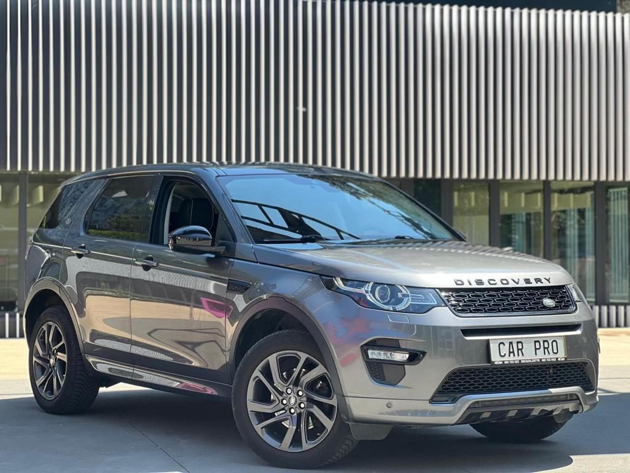 Land-Rover Discovery Sport 4X4 / 7 PLACES / AUTOMATIQUE / DIESEL / ATTACHE REMORQUE / (2017) - Photo 2