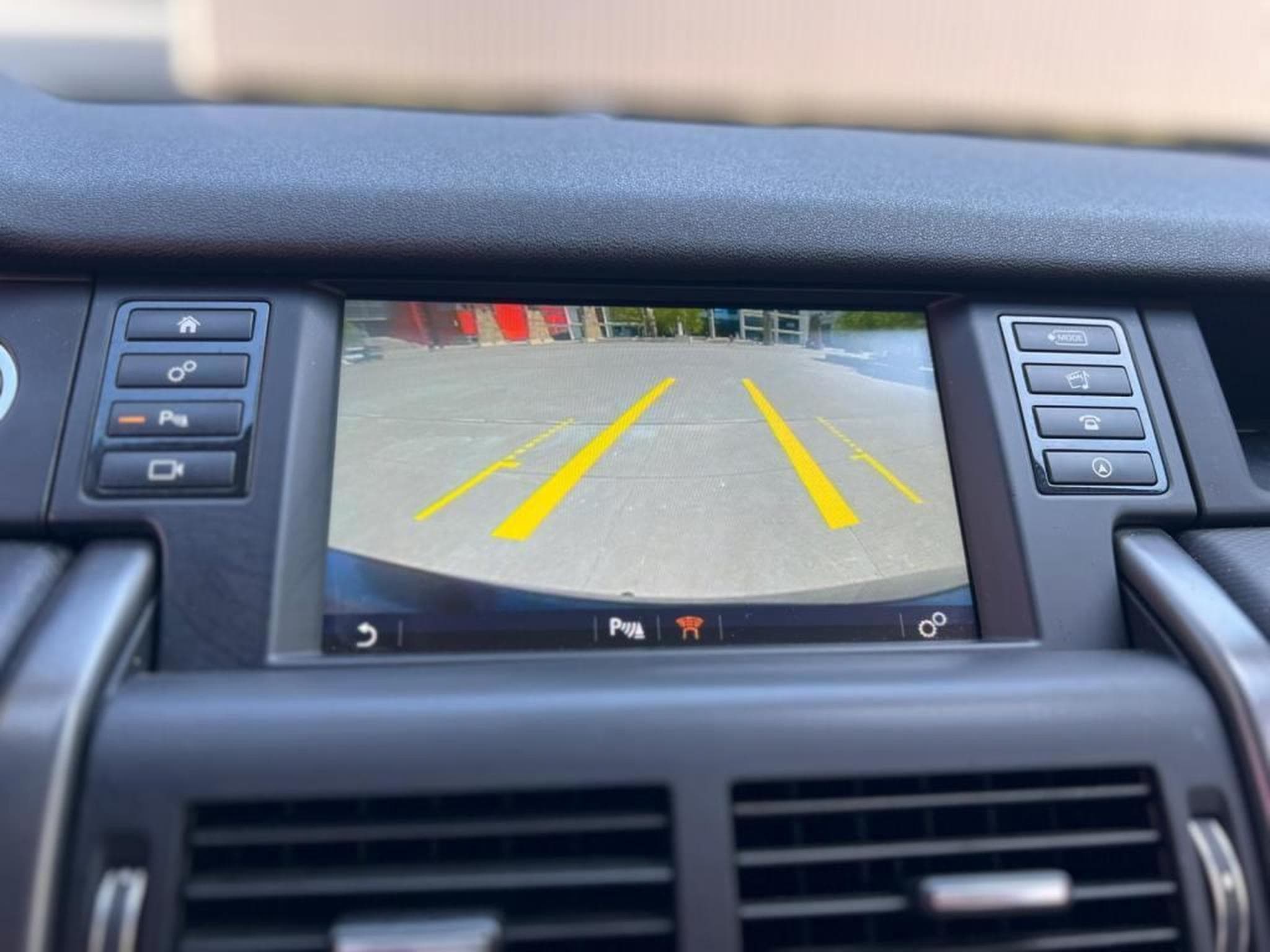 Land-Rover Discovery Sport 4X4 / 7 PLACES / AUTOMATIQUE / DIESEL / ATTACHE REMORQUE / (2017) - Photo 18