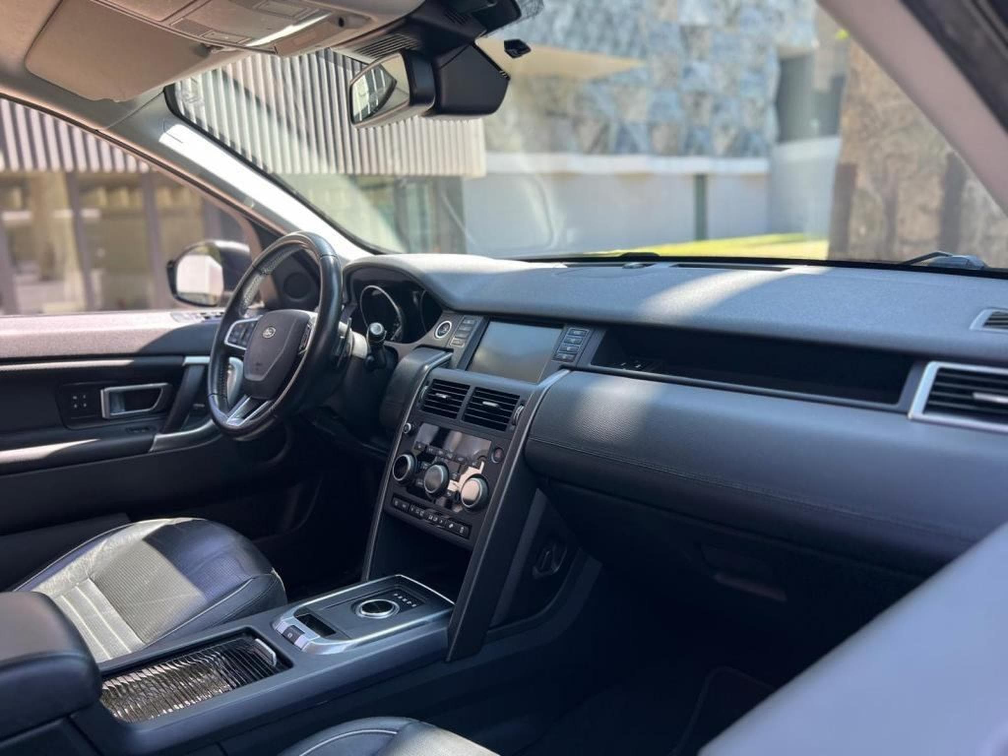 Land-Rover Discovery Sport 4X4 / 7 PLACES / AUTOMATIQUE / DIESEL / ATTACHE REMORQUE / (2017) - Photo 13