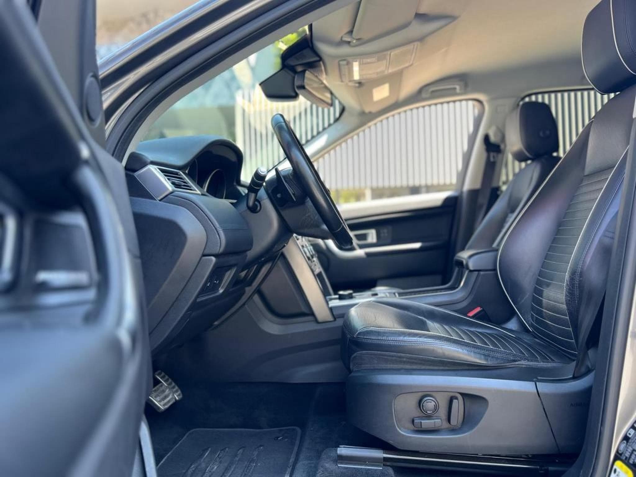 Land-Rover Discovery Sport 4X4 / 7 PLACES / AUTOMATIQUE / DIESEL / ATTACHE REMORQUE / (2017) - Photo 14