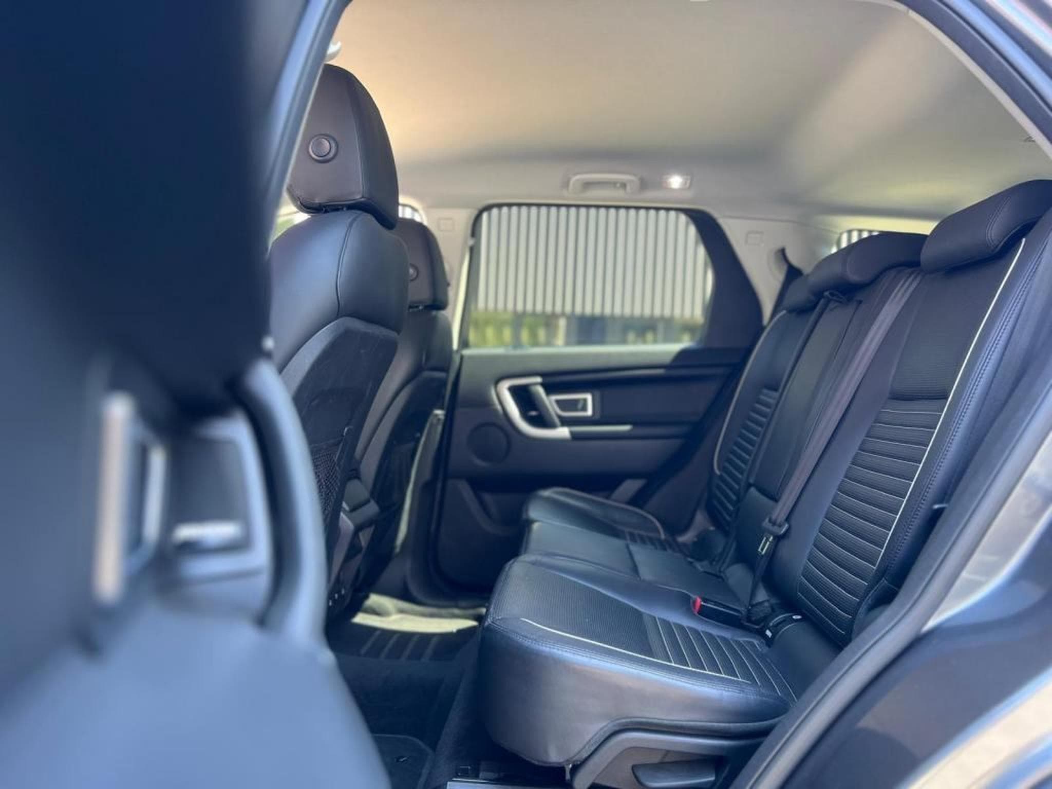 Land-Rover Discovery Sport 4X4 / 7 PLACES / AUTOMATIQUE / DIESEL / ATTACHE REMORQUE / (2017) - Photo 16