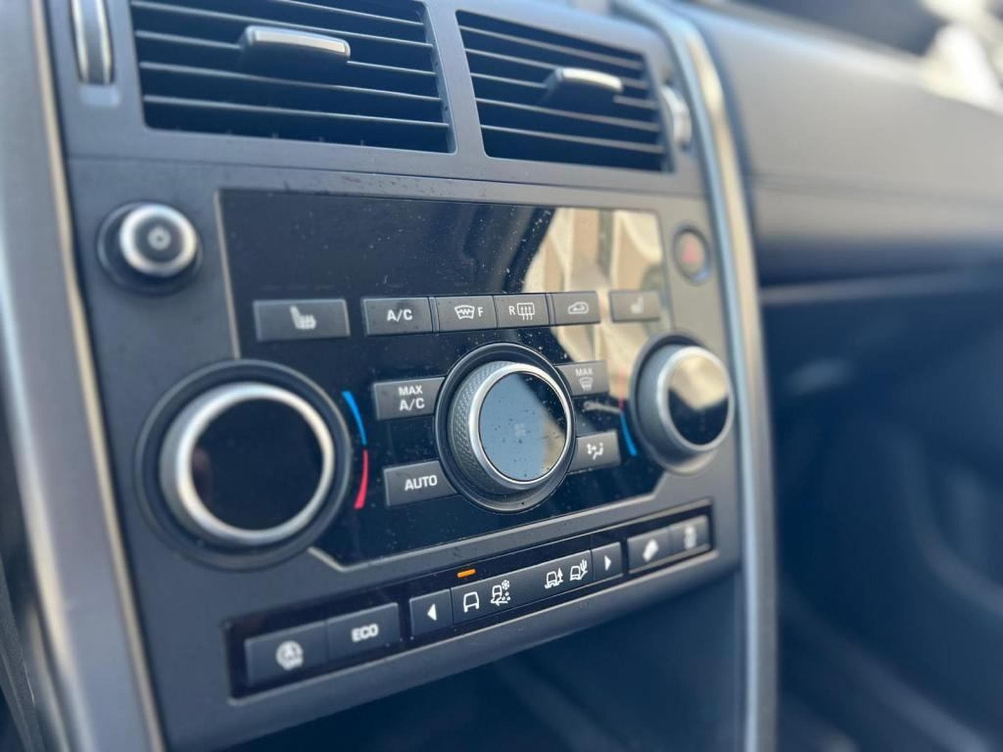 Land-Rover Discovery Sport 4X4 / 7 PLACES / AUTOMATIQUE / DIESEL / ATTACHE REMORQUE / (2017) - Photo 19