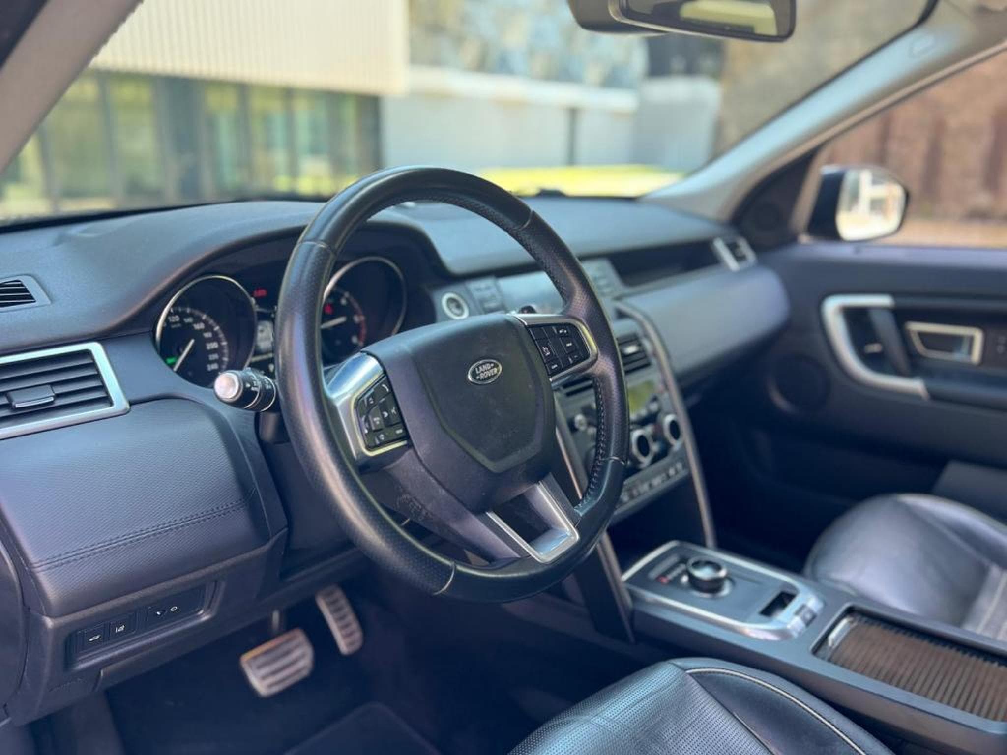 Land-Rover Discovery Sport 4X4 / 7 PLACES / AUTOMATIQUE / DIESEL / ATTACHE REMORQUE / (2017) - Photo 12