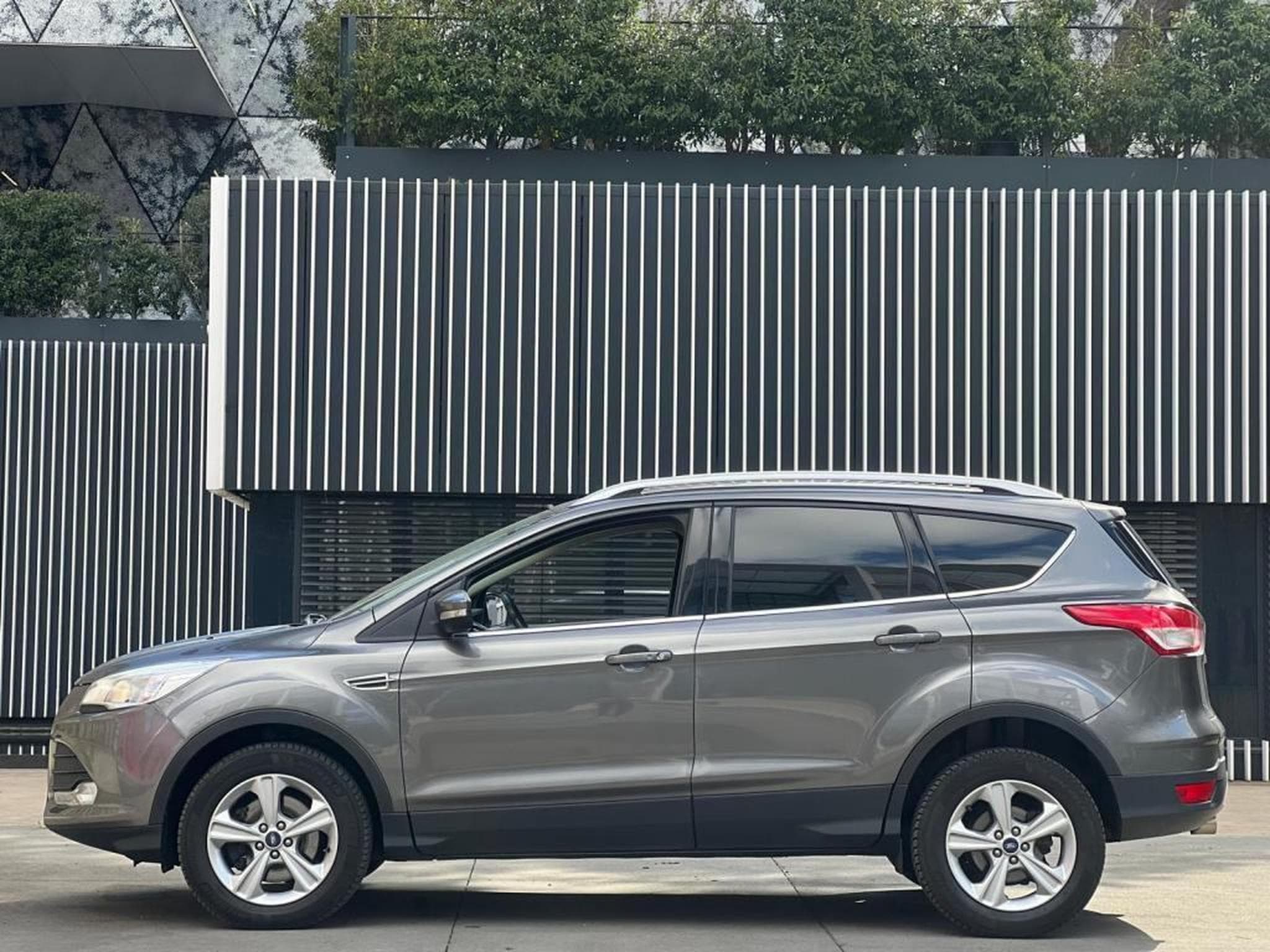 Ford Kuga 4X4 / AUTOMATIQUE / DIESEL (2014) - Photo 8