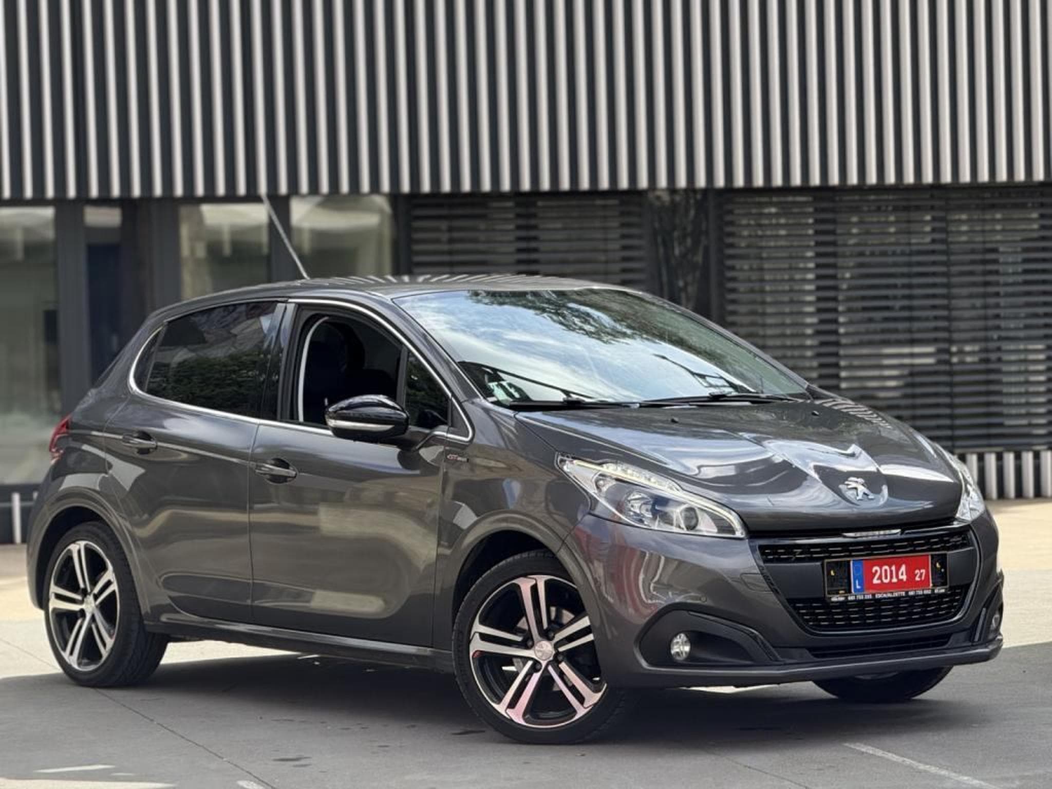 Peugeot 208 GT LINE / LED / CAMERA / NAVI / (2018) - Photo 2