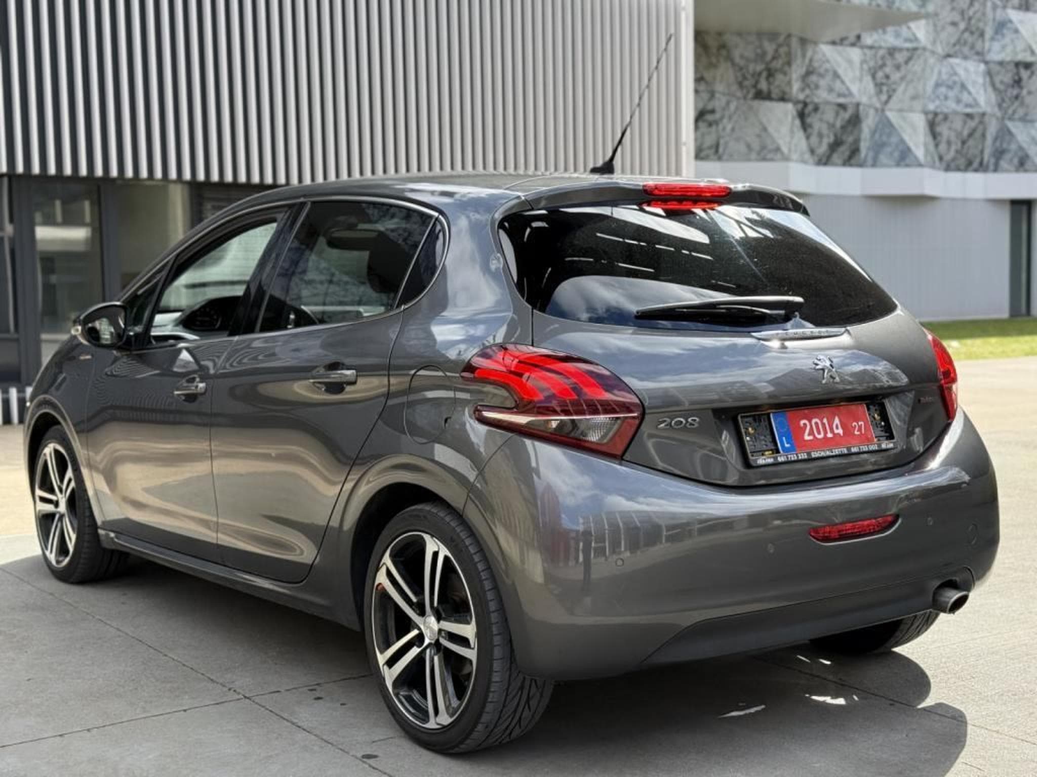 Peugeot 208 GT LINE / LED / CAMERA / NAVI / (2018) - Photo 10