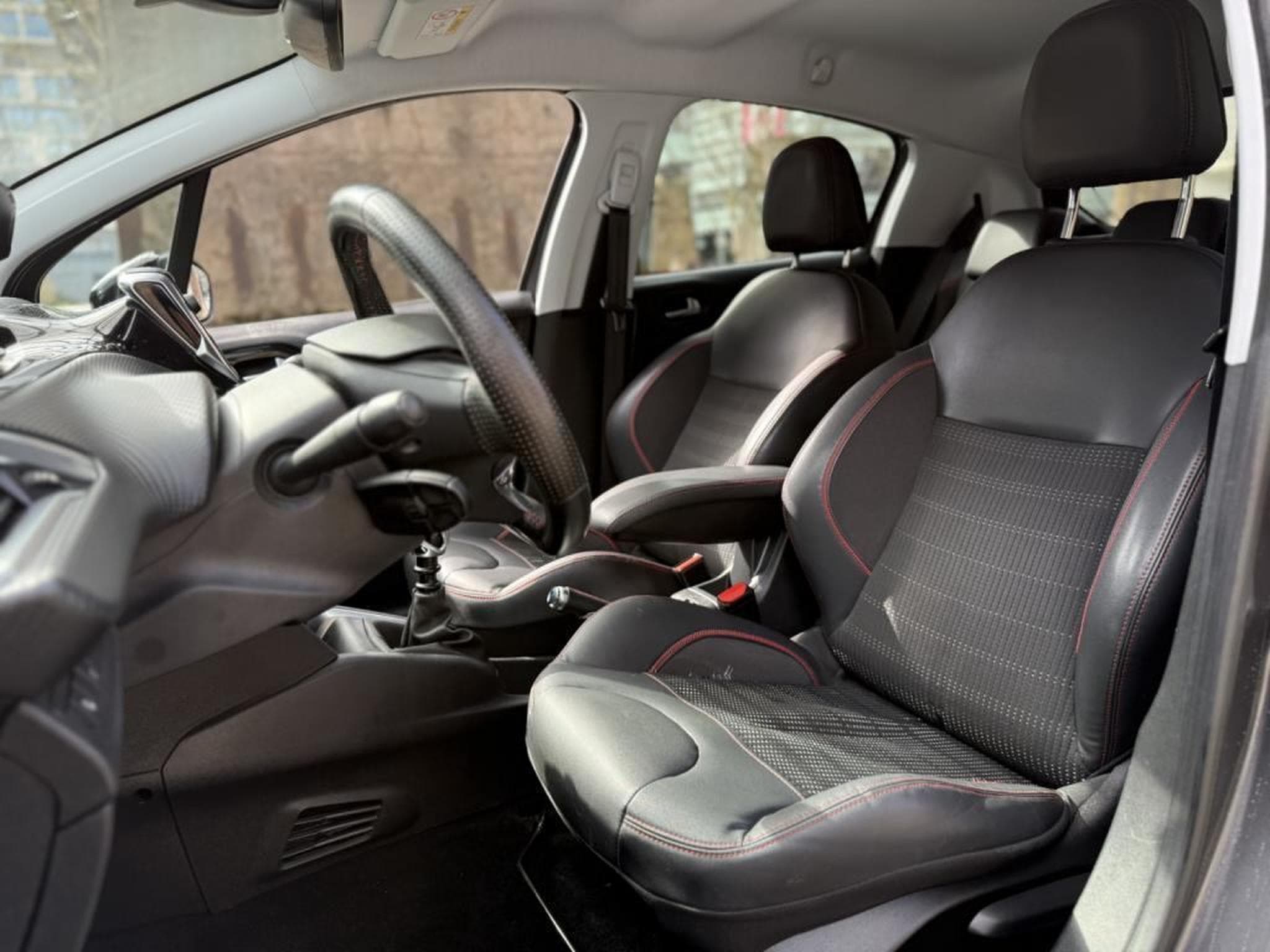 Peugeot 208 GT LINE / LED / CAMERA / NAVI / (2018) - Photo 15