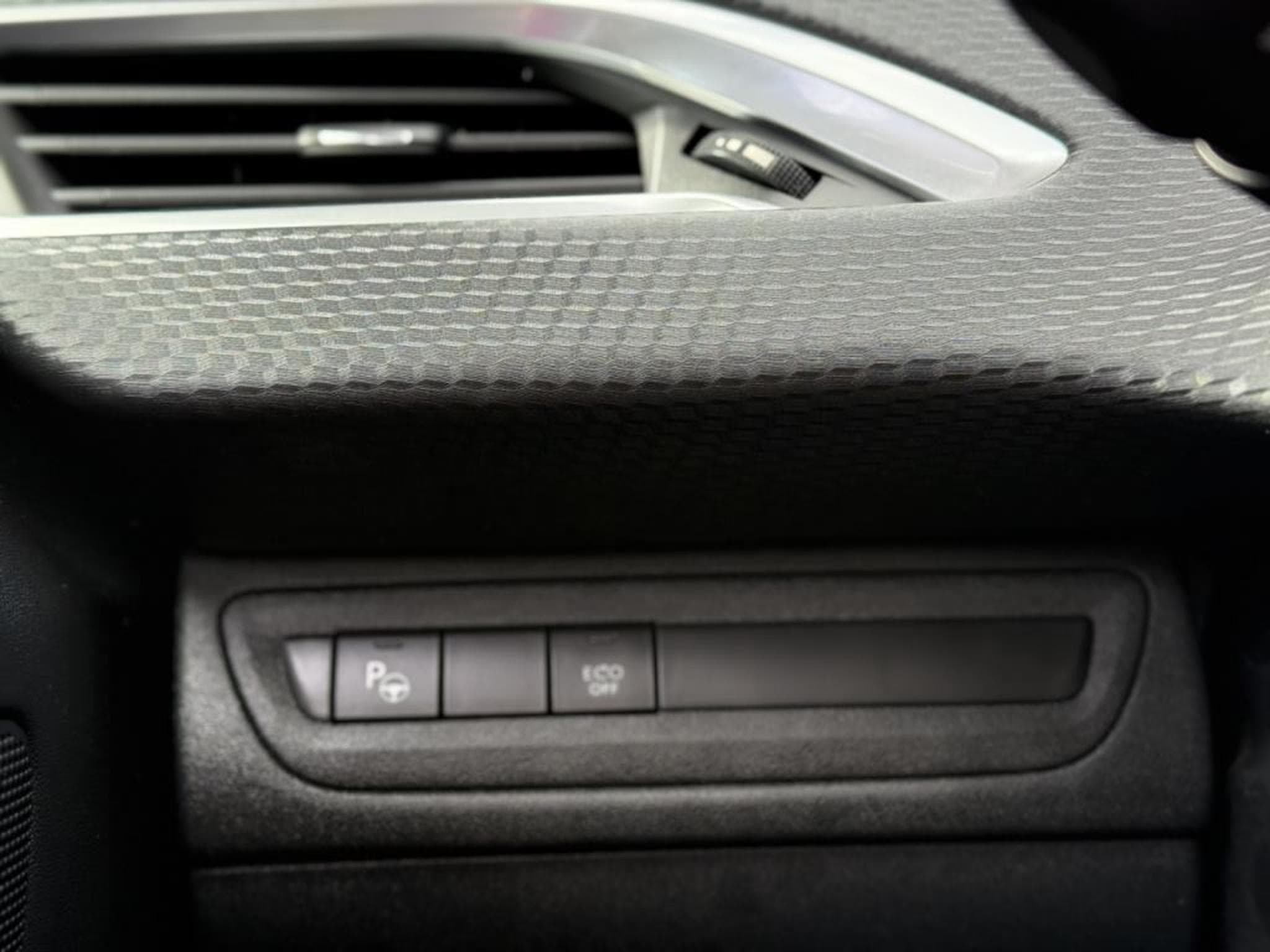 Peugeot 208 GT LINE / LED / CAMERA / NAVI / (2018) - Photo 21