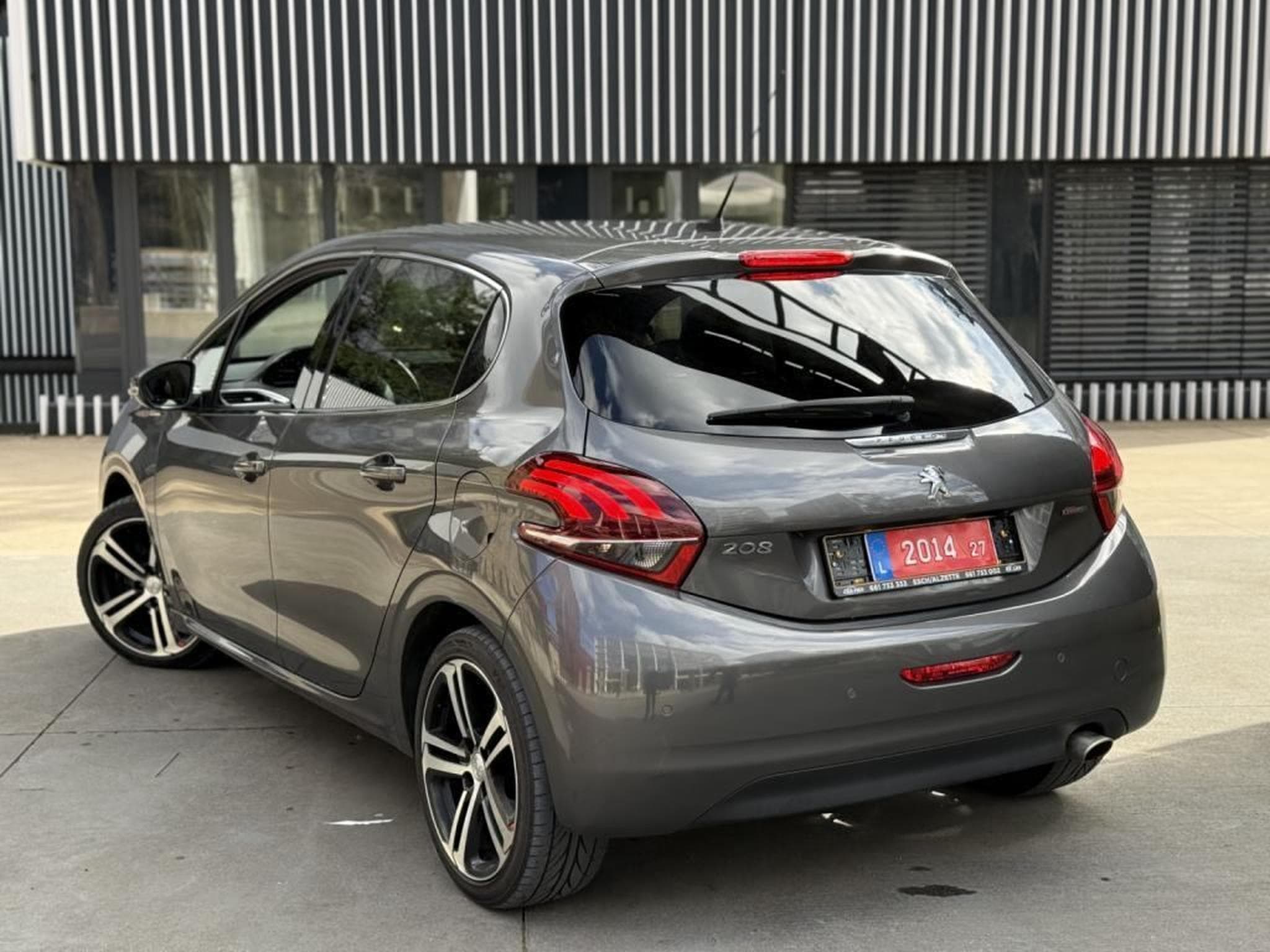 Peugeot 208 GT LINE / LED / CAMERA / NAVI / (2018) - Photo 4