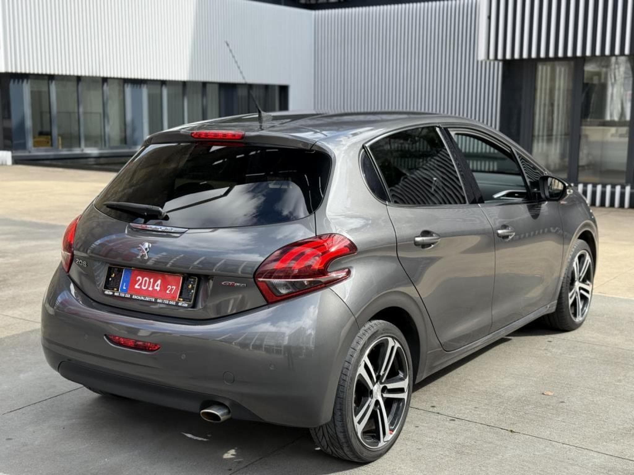 Peugeot 208 GT LINE / LED / CAMERA / NAVI / (2018) - Photo 9