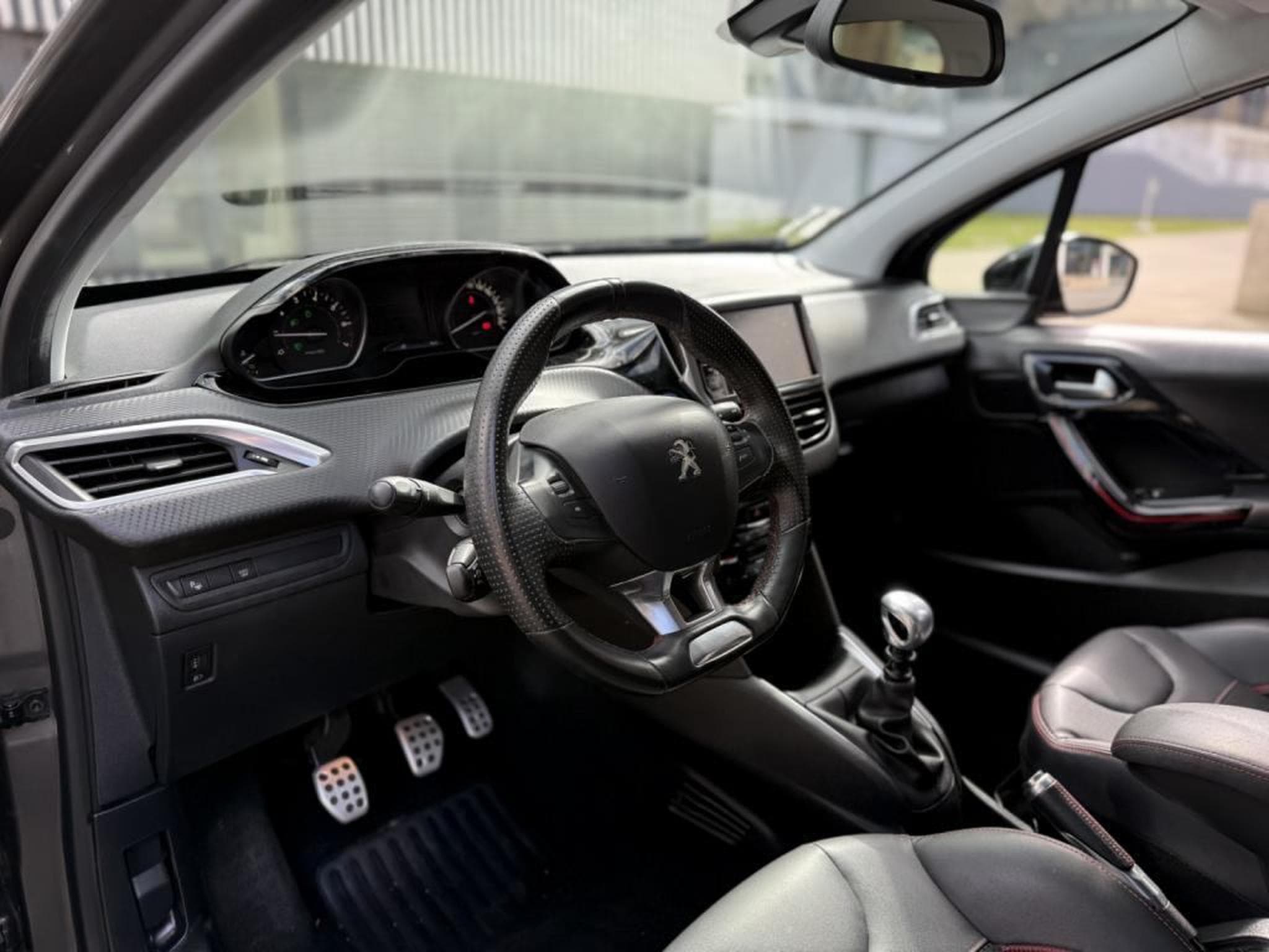 Peugeot 208 GT LINE / LED / CAMERA / NAVI / (2018) - Photo 13