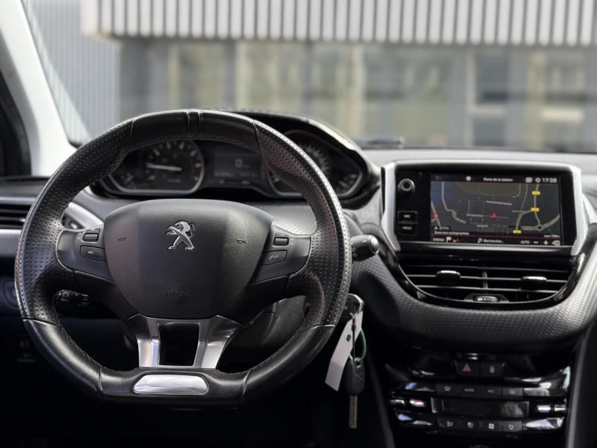Peugeot 208 GT LINE / LED / CAMERA / NAVI / (2018) - Photo 14